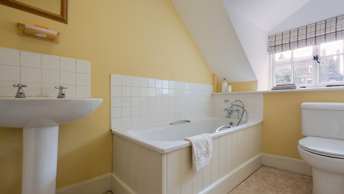 The bathroom at Coach House Loft - please note there have been some cosmetic changes to this bathroom, including the tiles and flooring