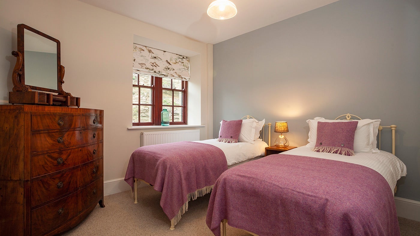 The second twin bedroom at Bar Lodge, Penrose, Helston, Cornwall