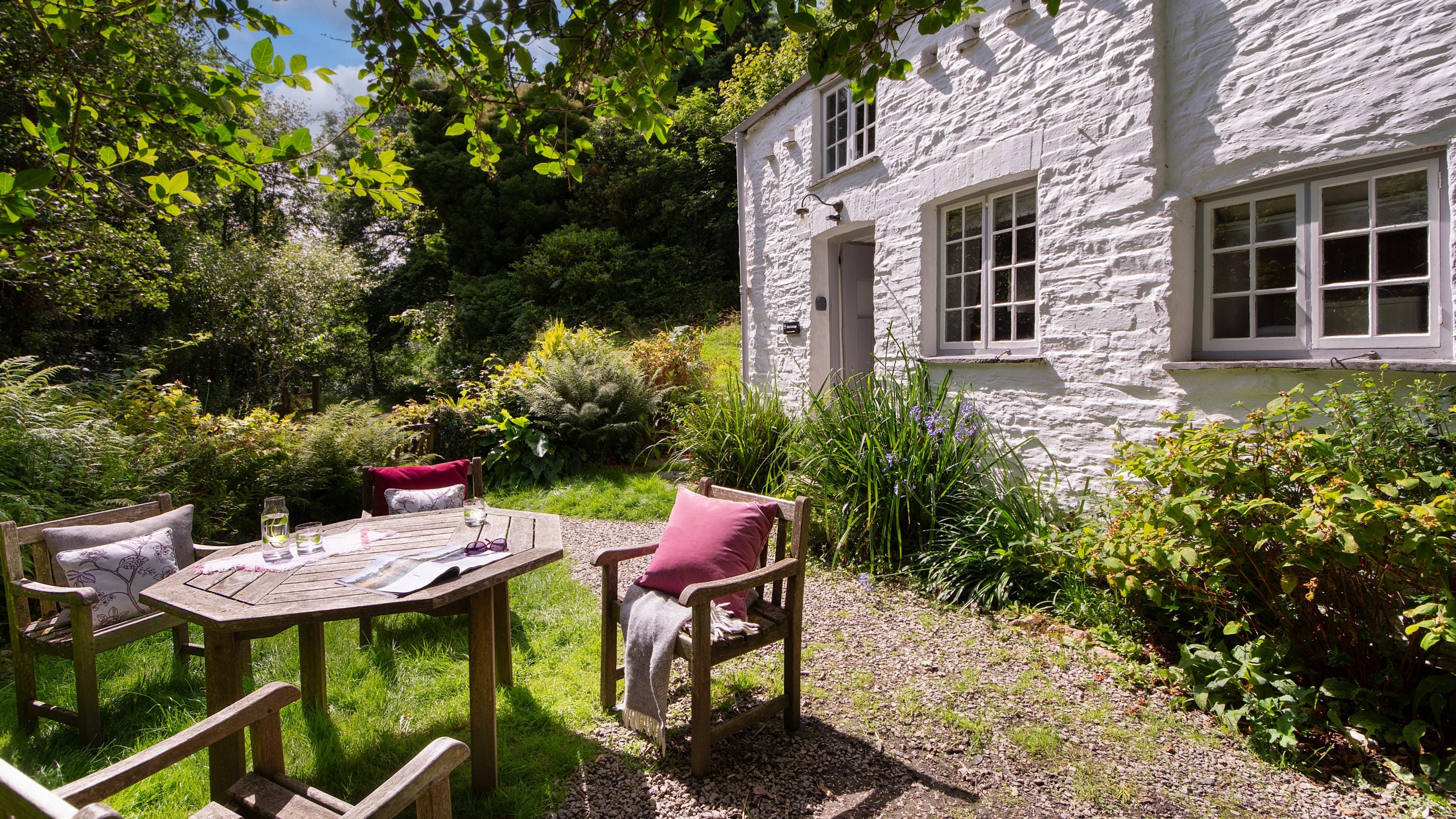 The outdoor dining table in the front garden at Boscastle Elm Cottage, Cornwall