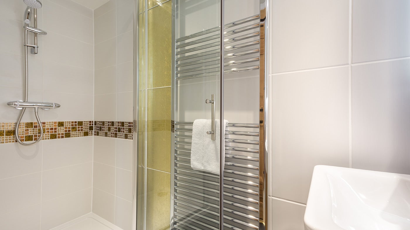The en-suite shower room at Bosigran Cottage, Cornwall