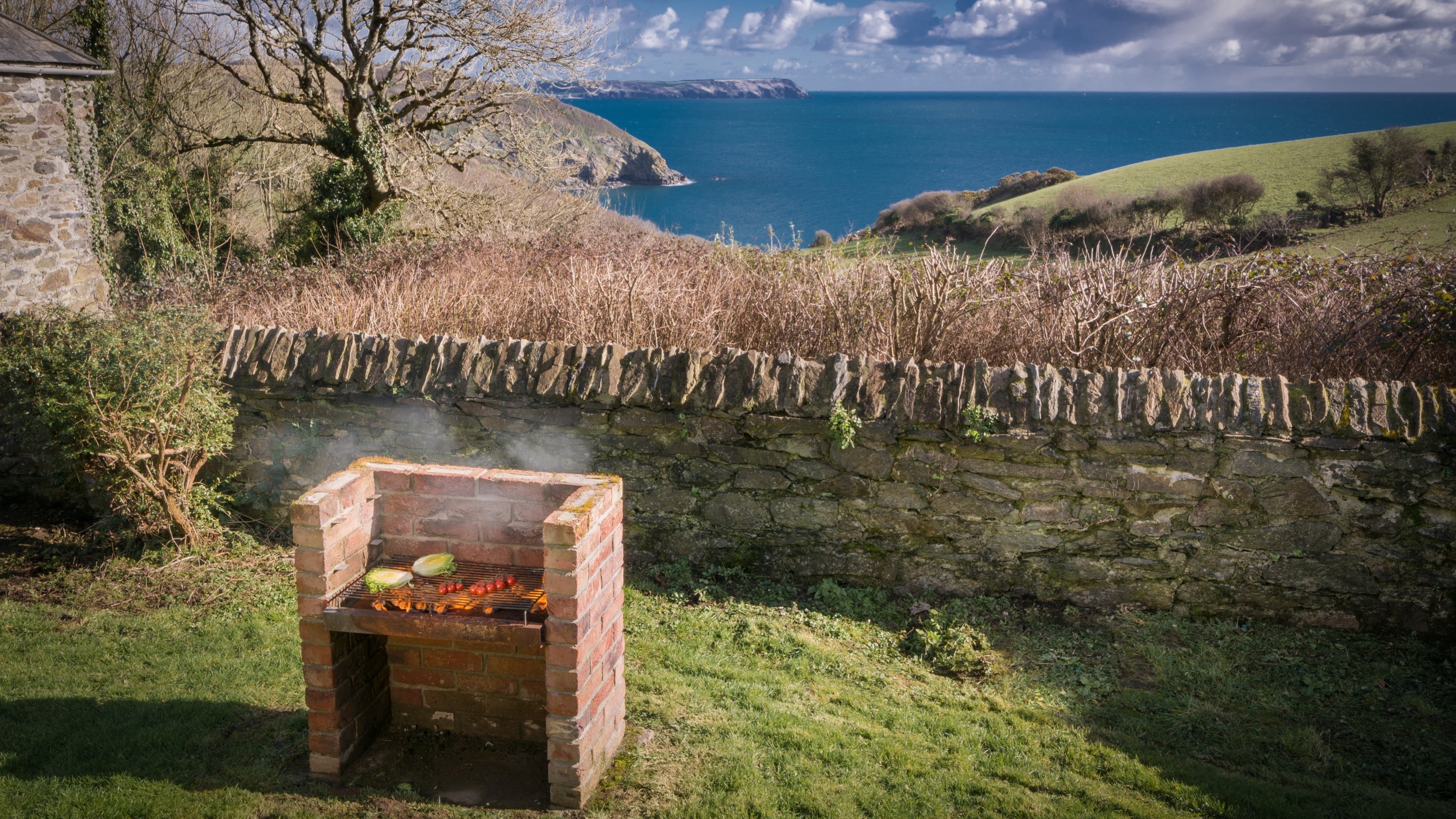 The garden area at Caragloose Farm House, Cornwall
