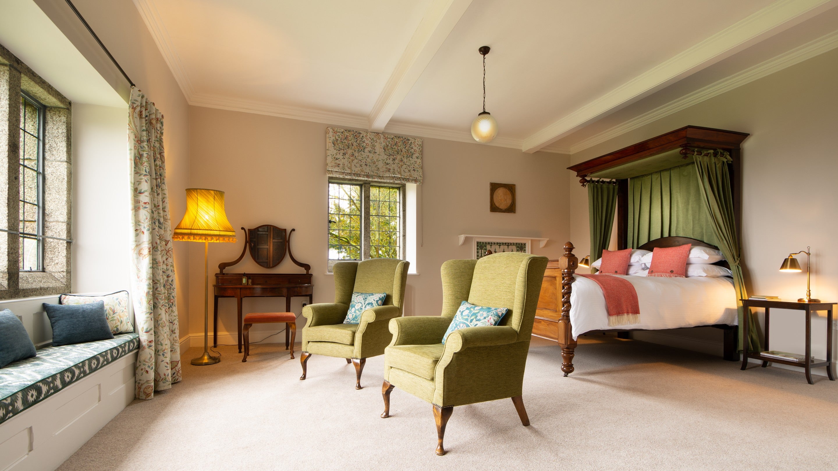 The double bedroom with canopy bed and en-suite bathroom at Chatham, Cornwall