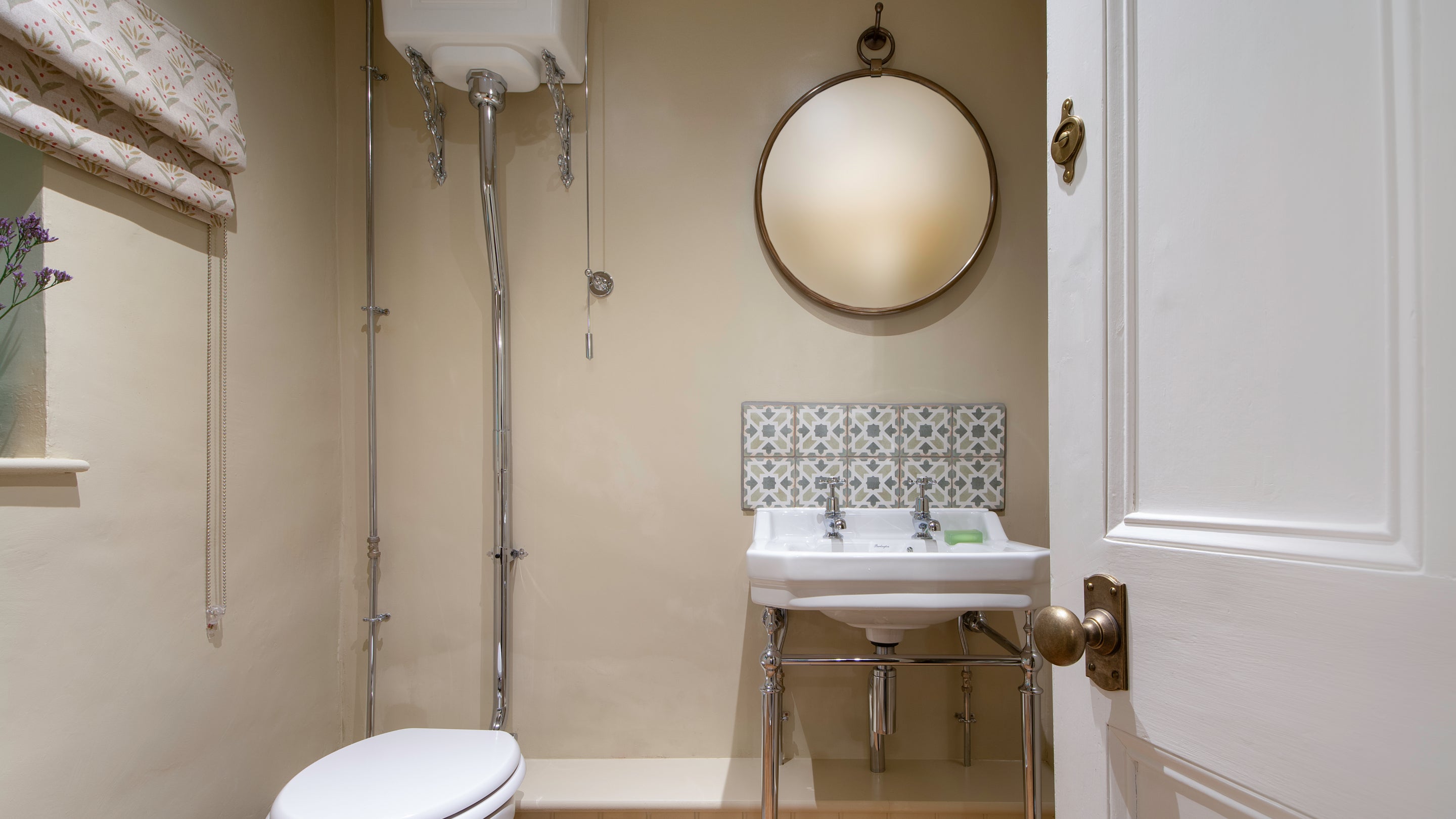 The toilet at Cotehele Quay Lodge Cottage, Cornwall