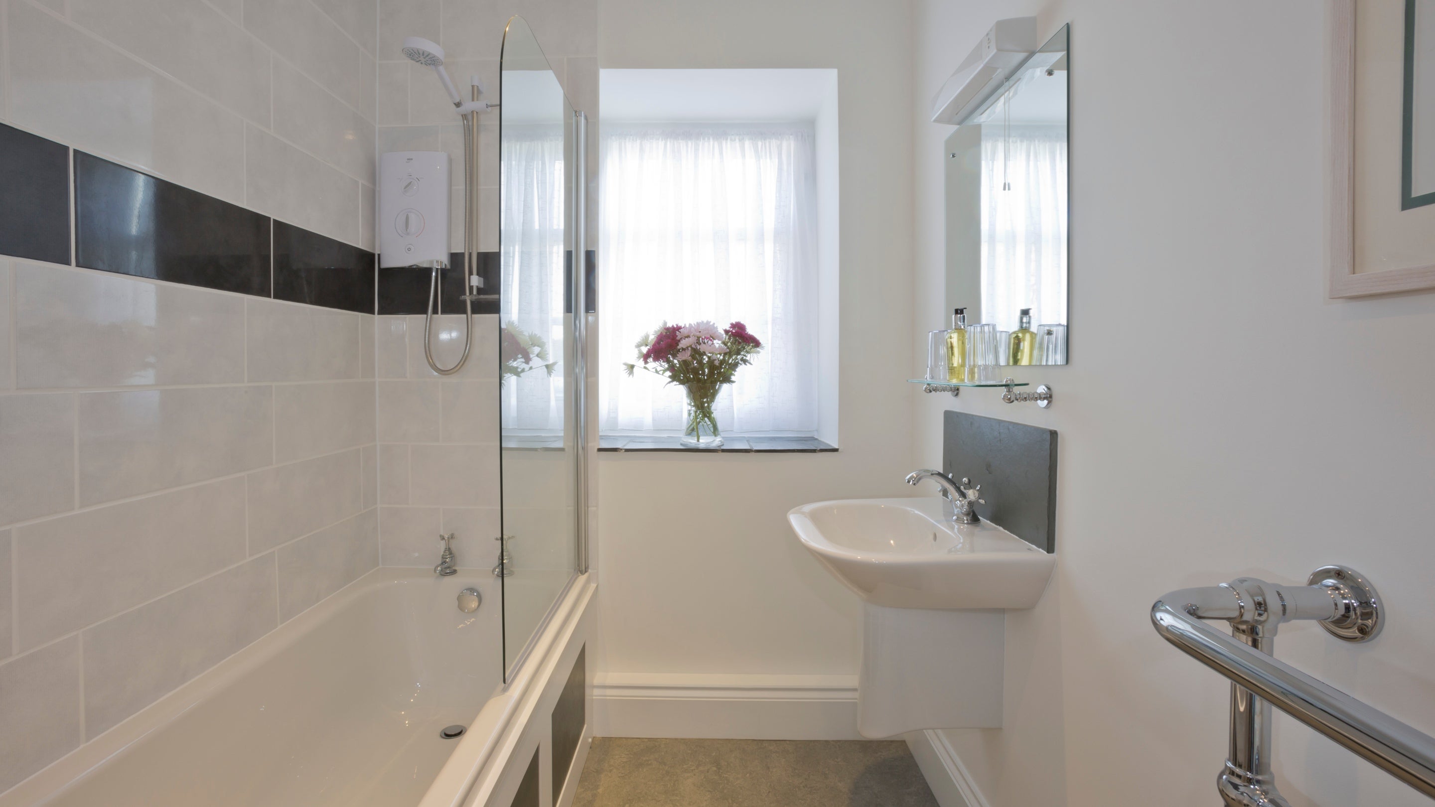 The bathroom at Count House Cottage, Cornwall
