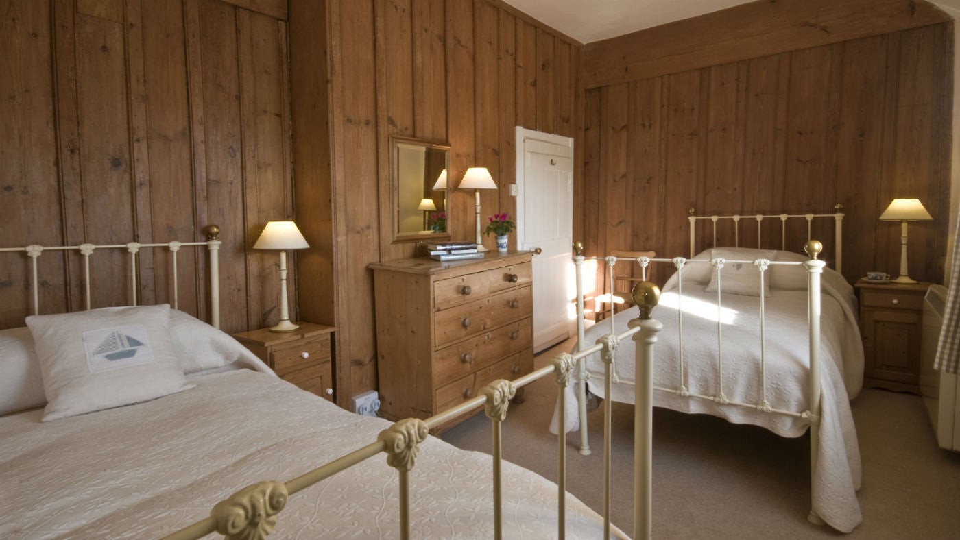 The twin bedroom at Lower Pentire Farm House, Helston, Cornwall