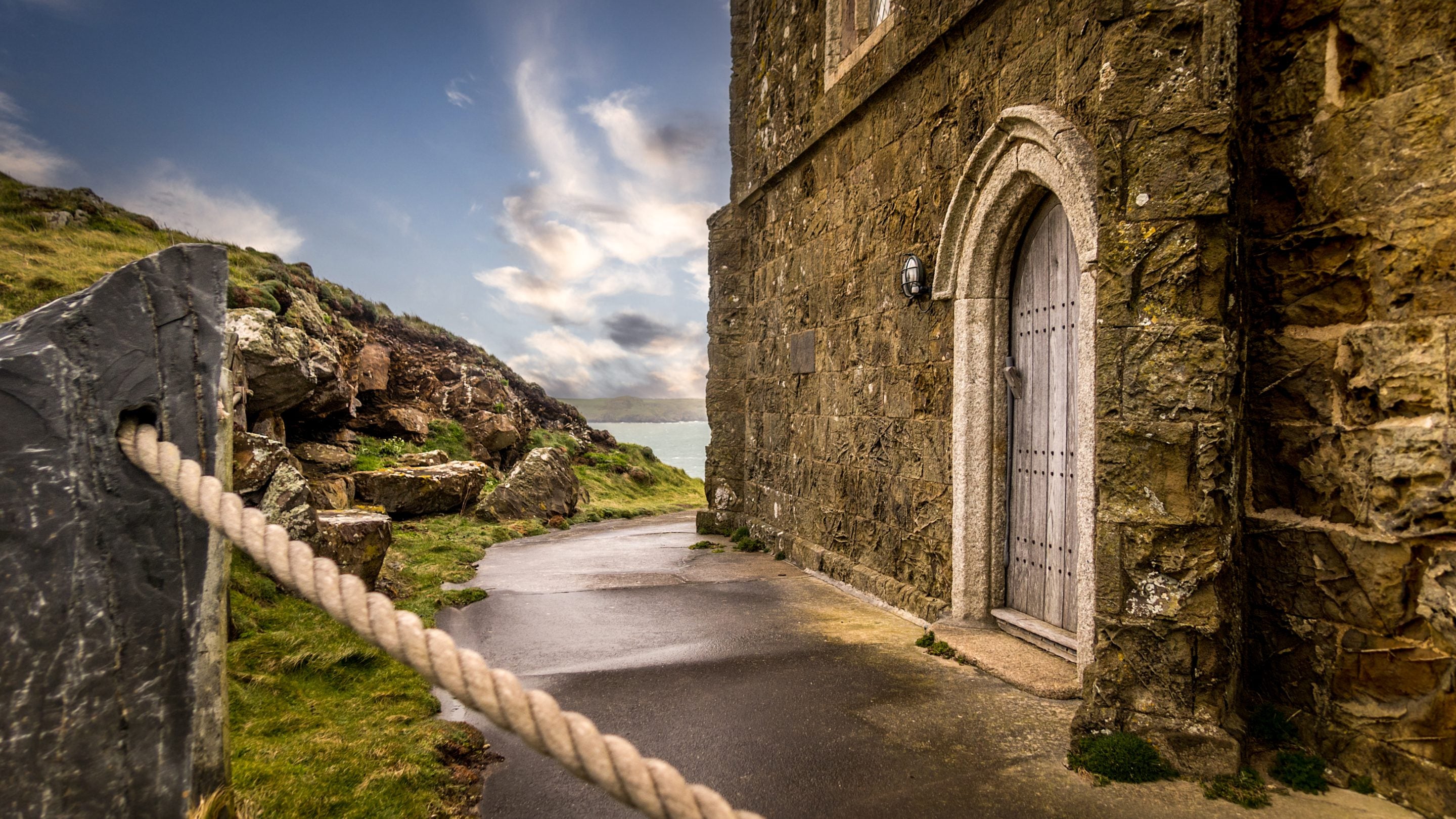 The path around Doyden Castle, Cornwall