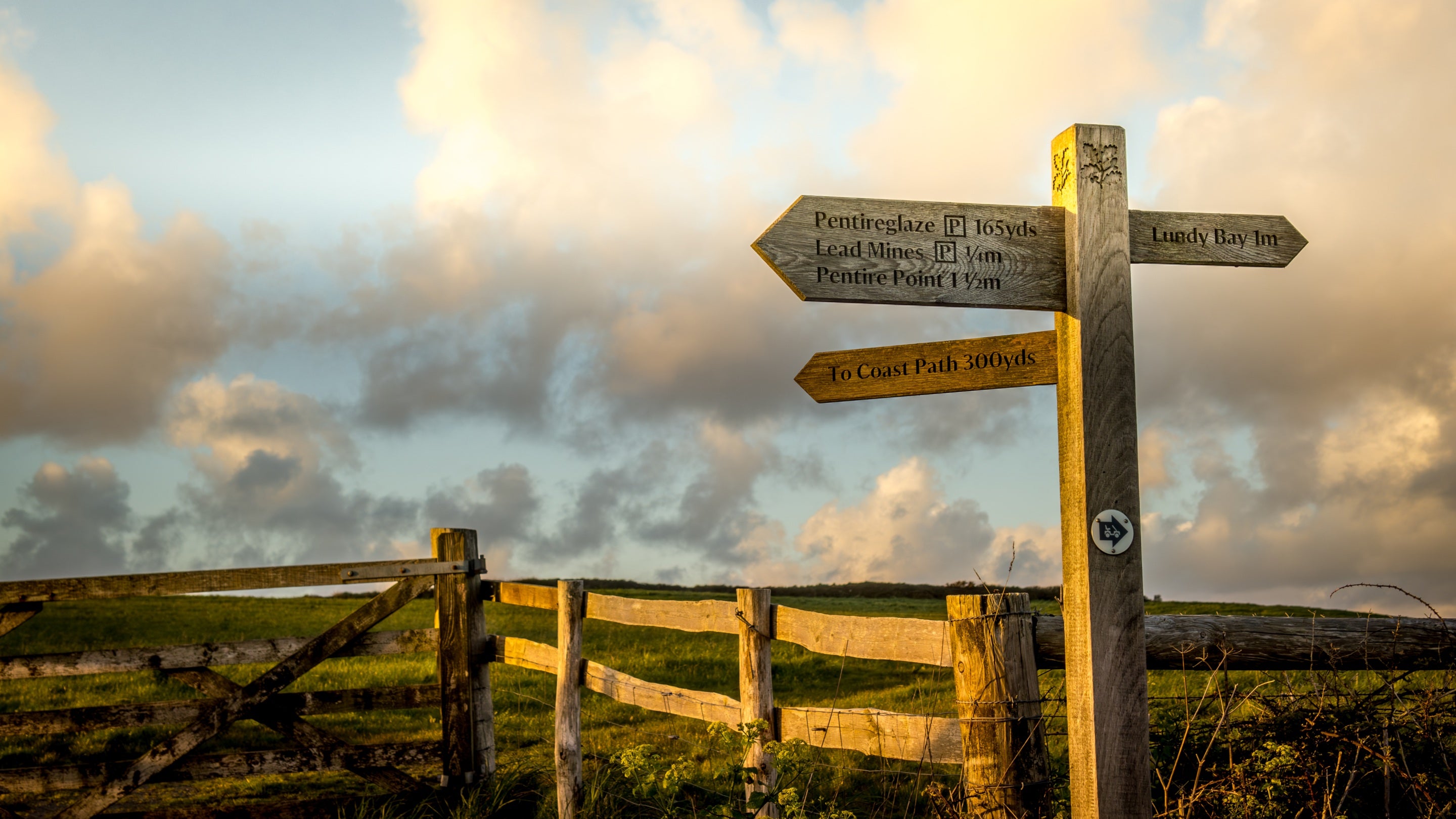 A sign with local footpaths near Doyden Castle, Cornwall