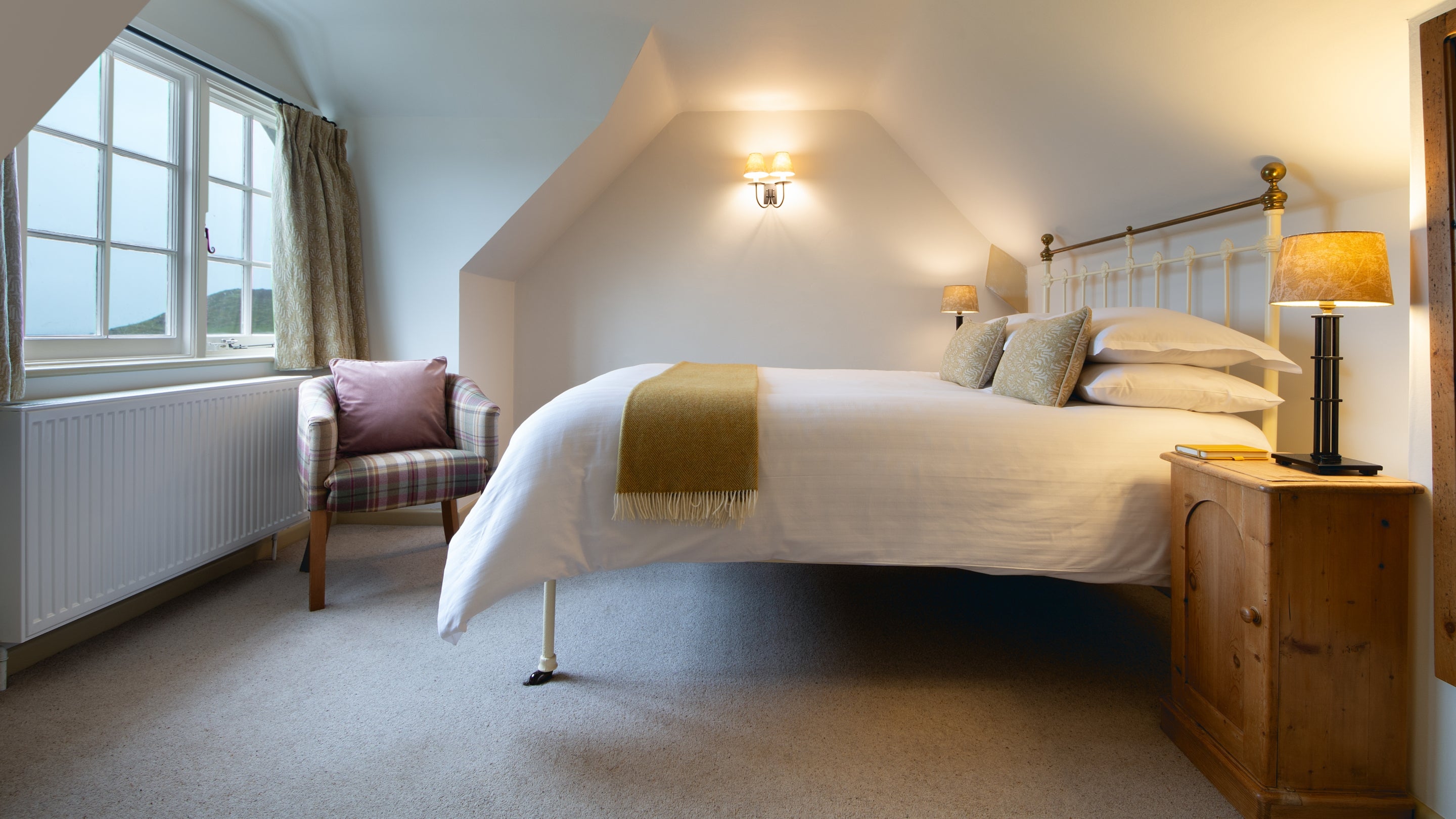 The double bedroom at Doyden Stable Cottage, Cornwall