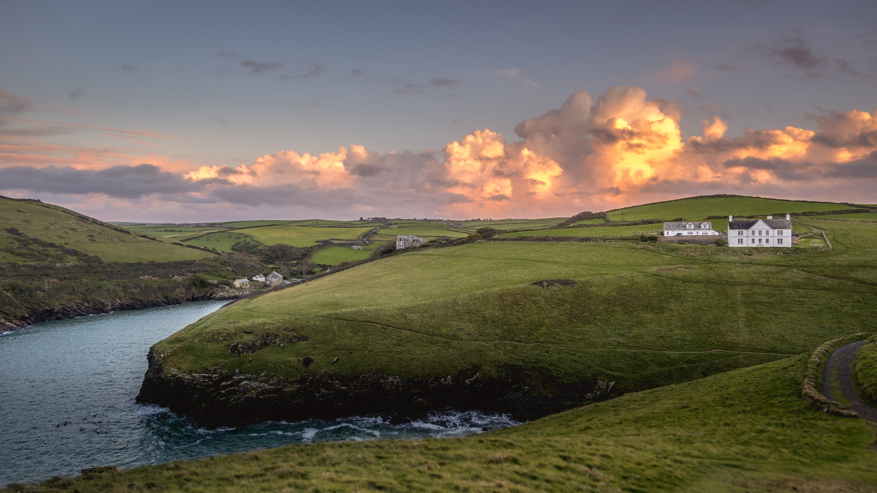 The exterior of Doyden Stable Cottage and the surrounding area, Cornwall