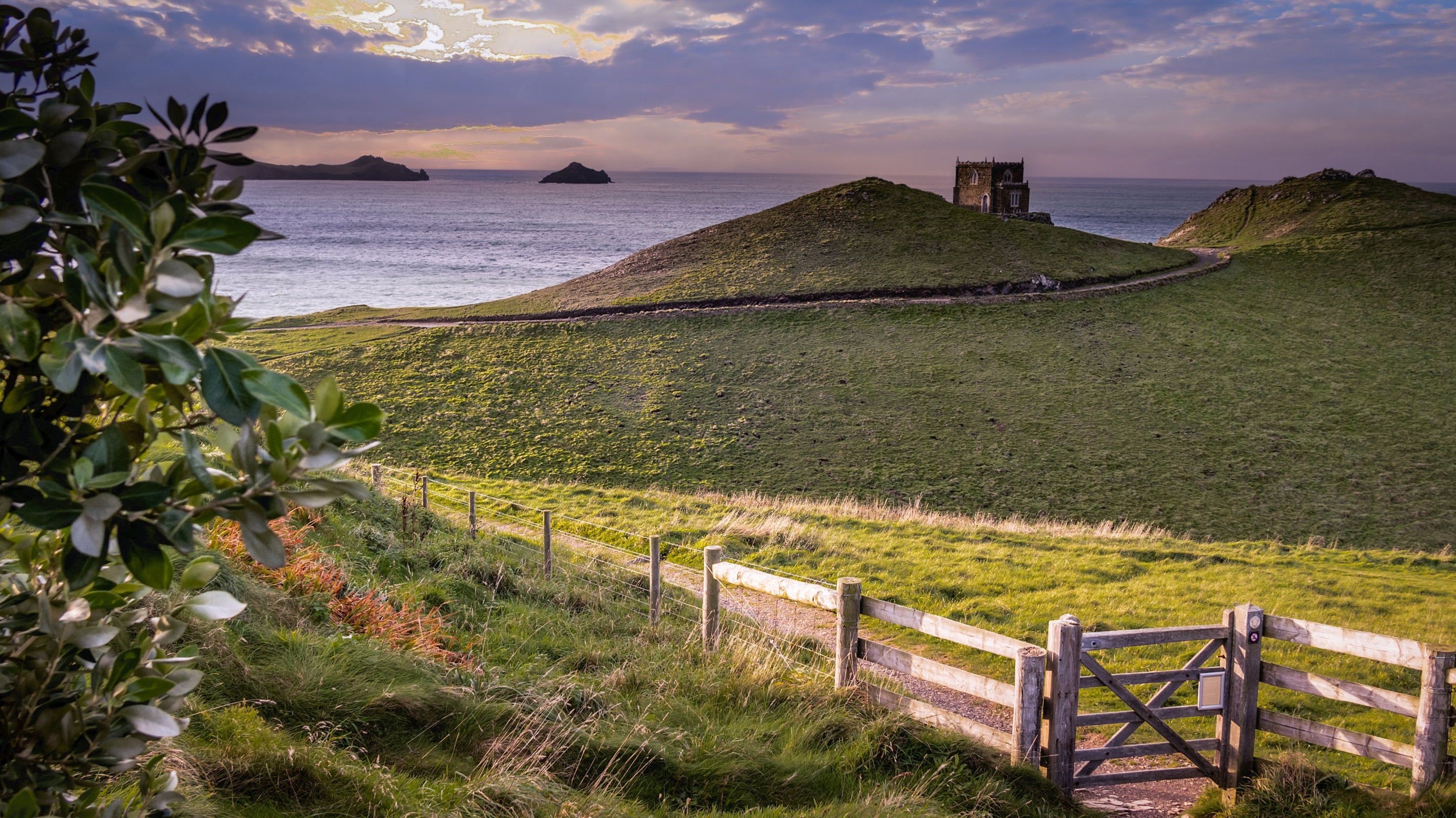 The area surrounding Doyden Stable Cottage, Cornwall