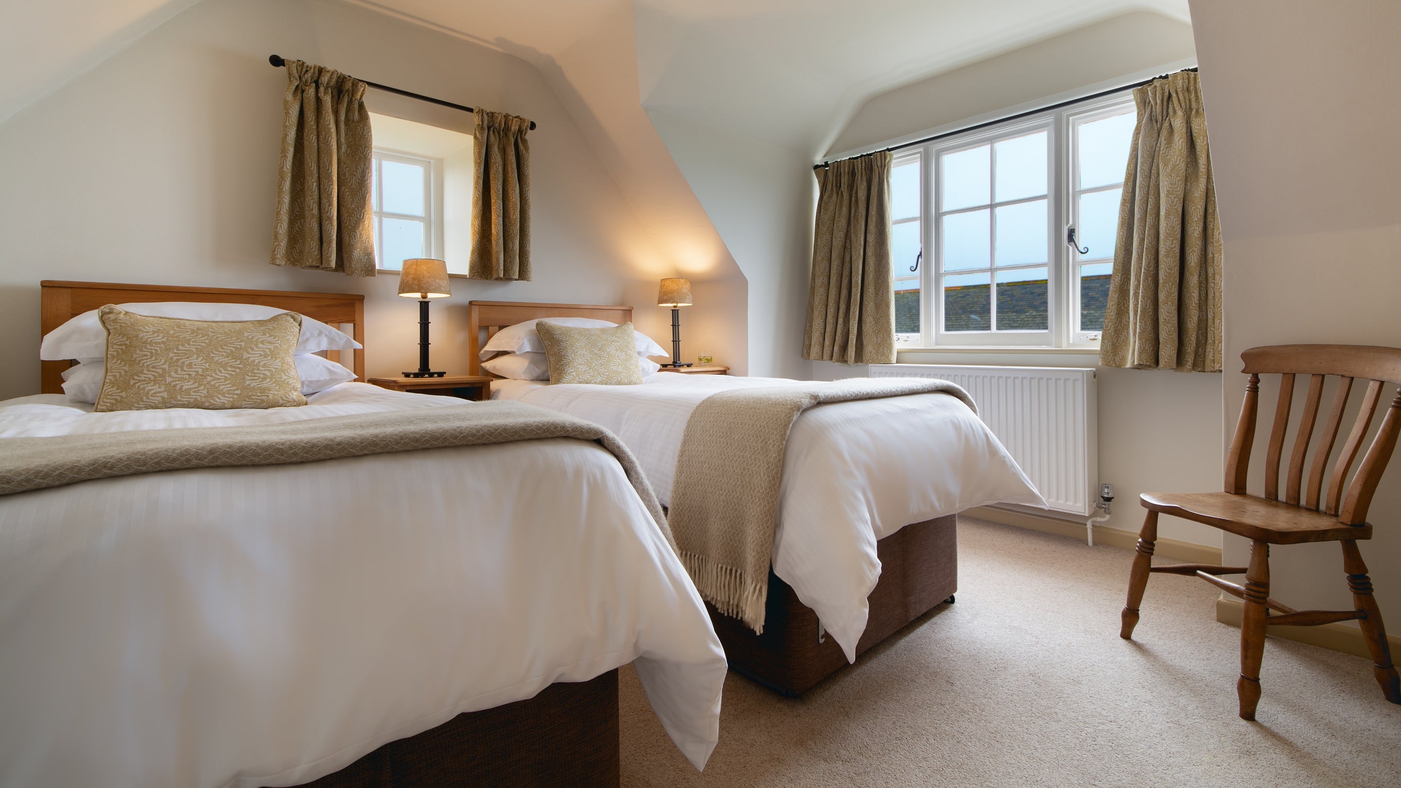 The twin bedroom at Doyden Stable Cottage, Cornwall