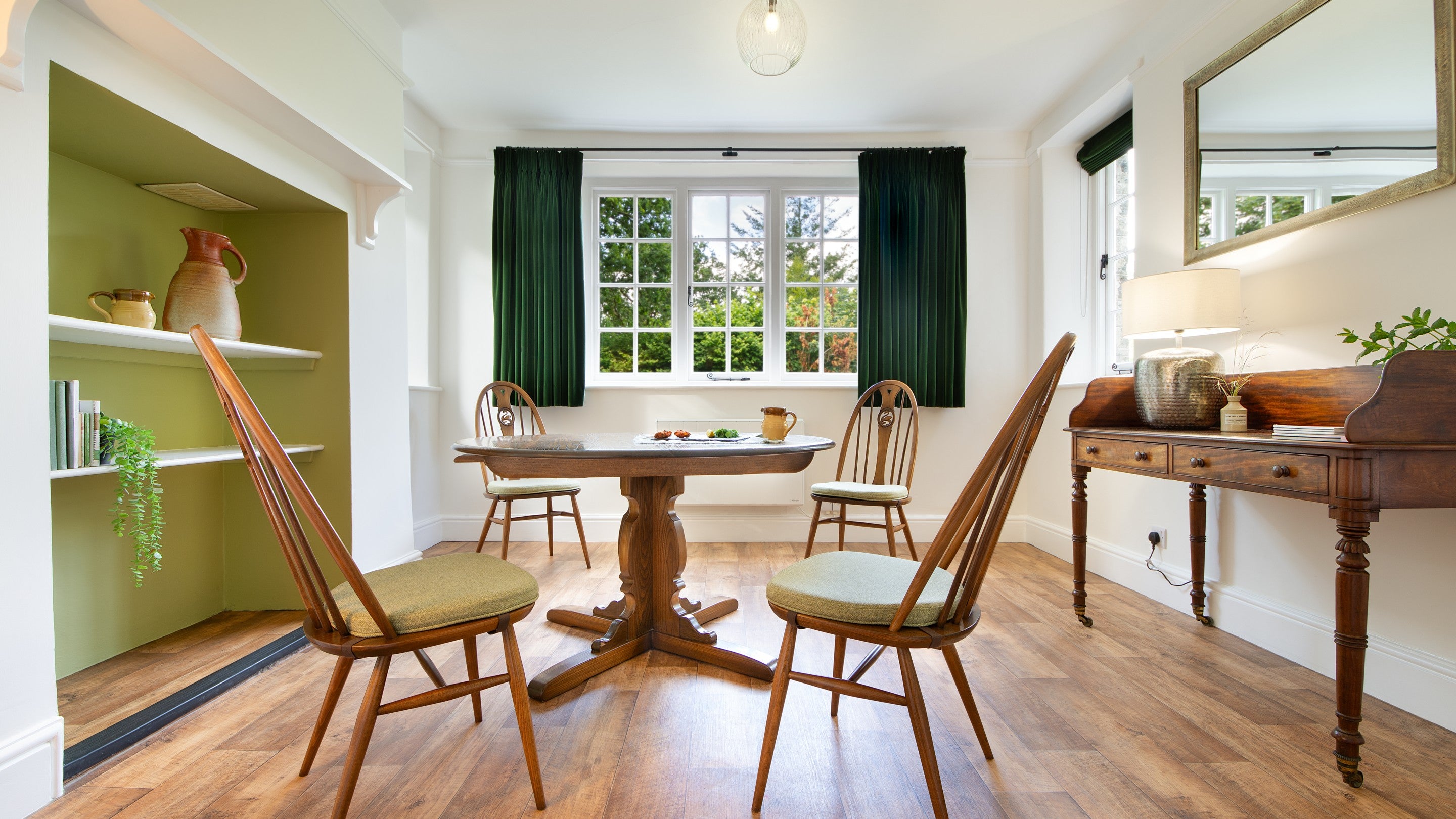 The dining room at Elbow Cottage, Cornwall