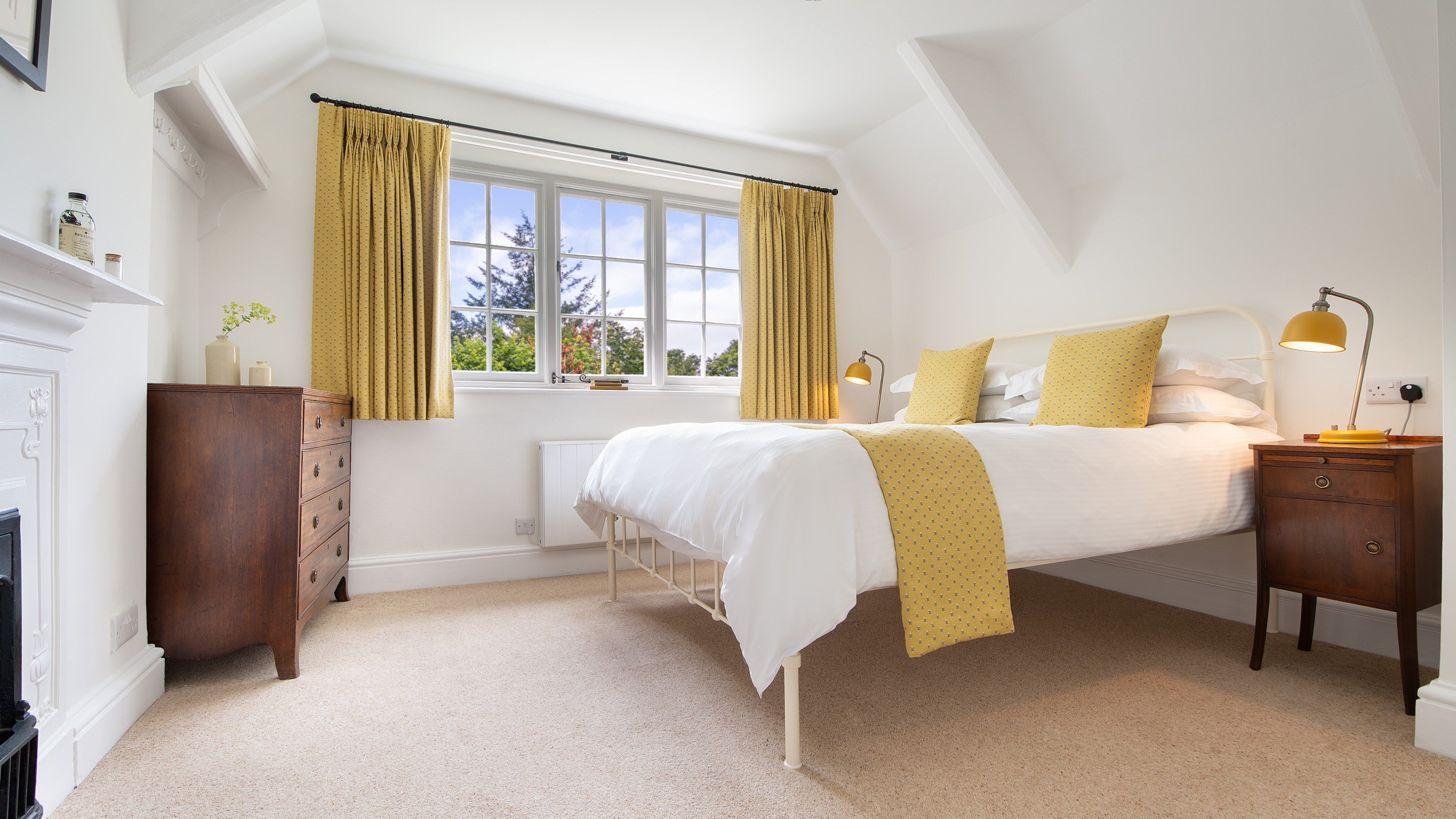 The double bedroom at Elbow Cottage, Cornwall