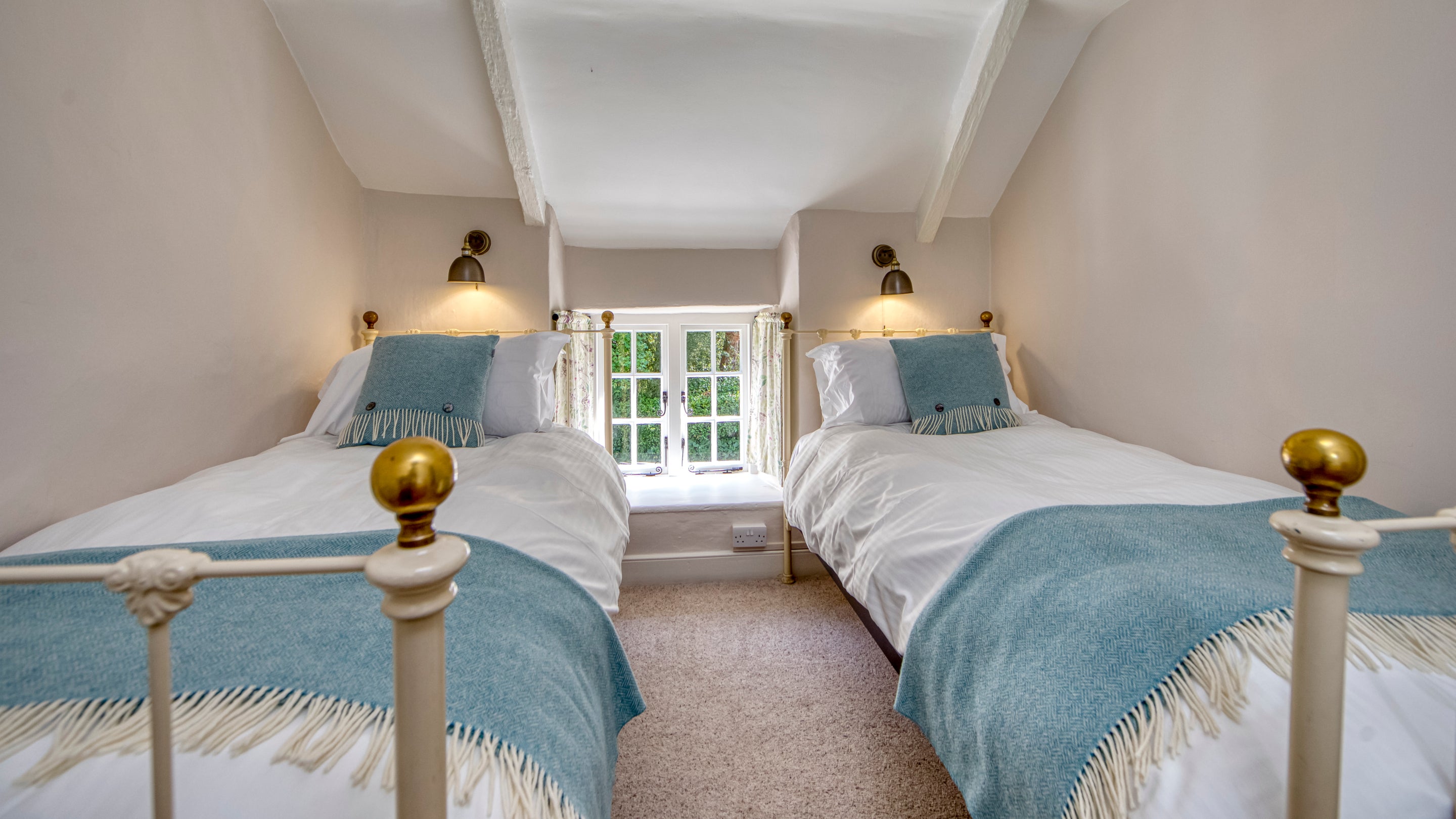 The twin bedroom at Ferris's Cottage, Cornwall