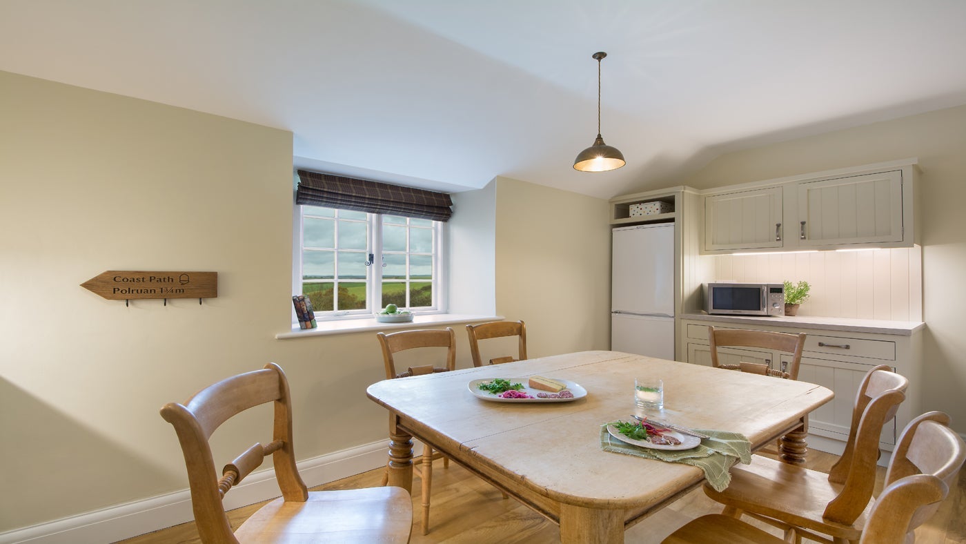 The kitchen and dining area at Fortescue, Lanteglos-by-Fowey, Cornwall 