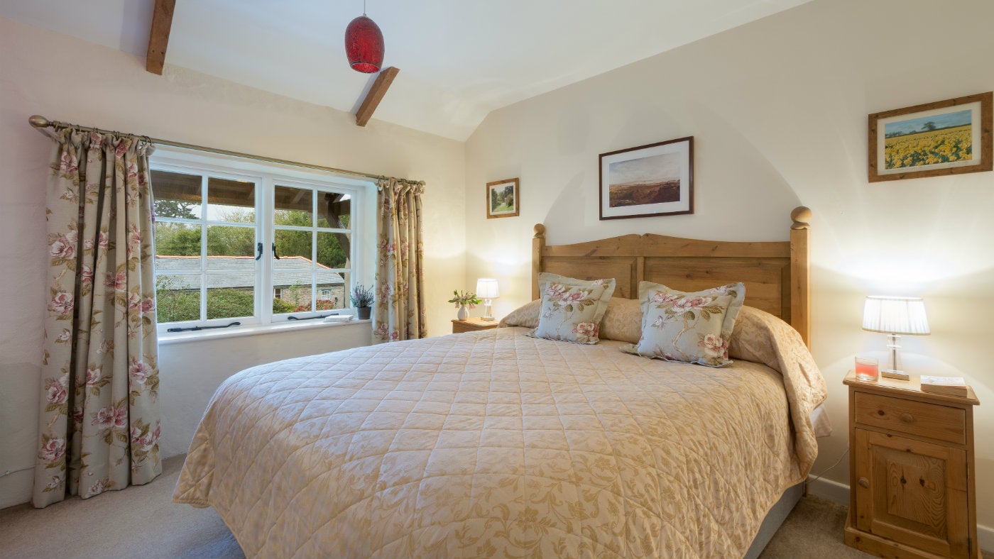 The double bedroom at Glebe Cottage, Cornwall