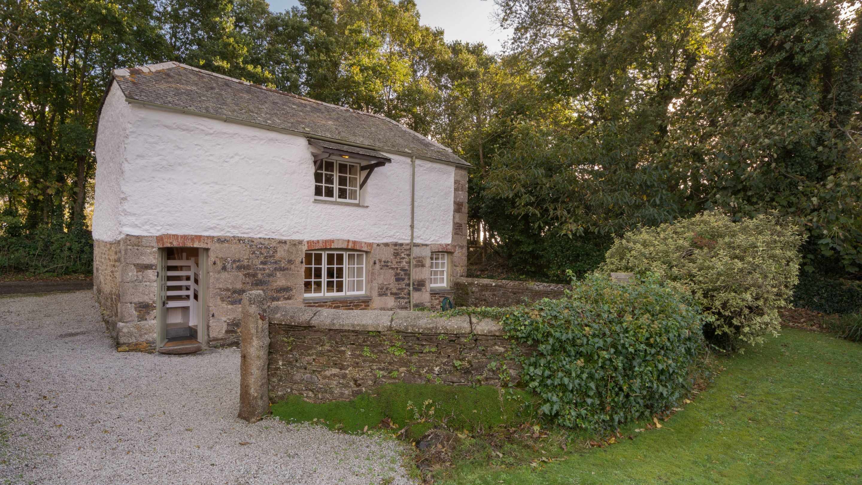 Glebe Cottage and its gravelled patio and garden lawn, Cornwall