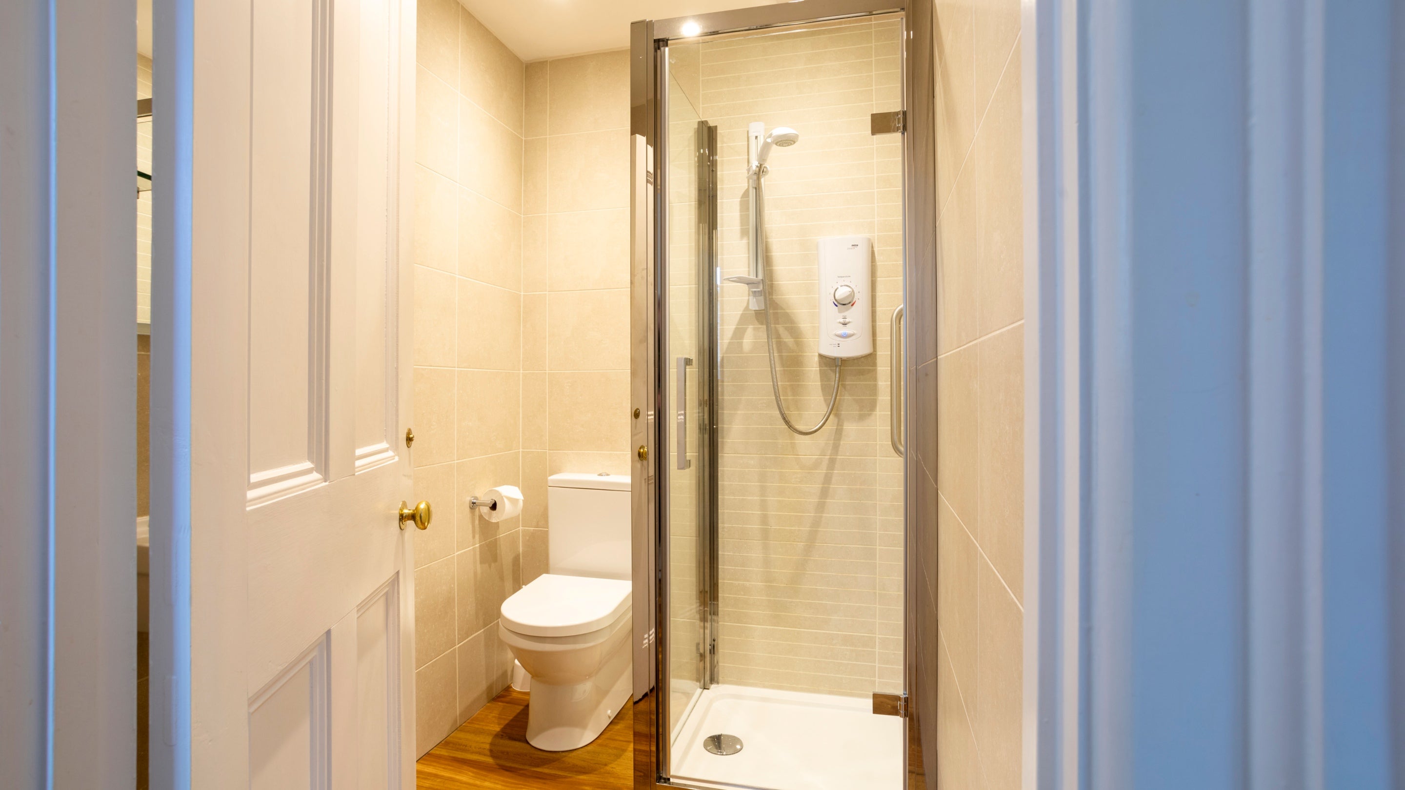 The shower room at Gwendra Granary, Cornwall