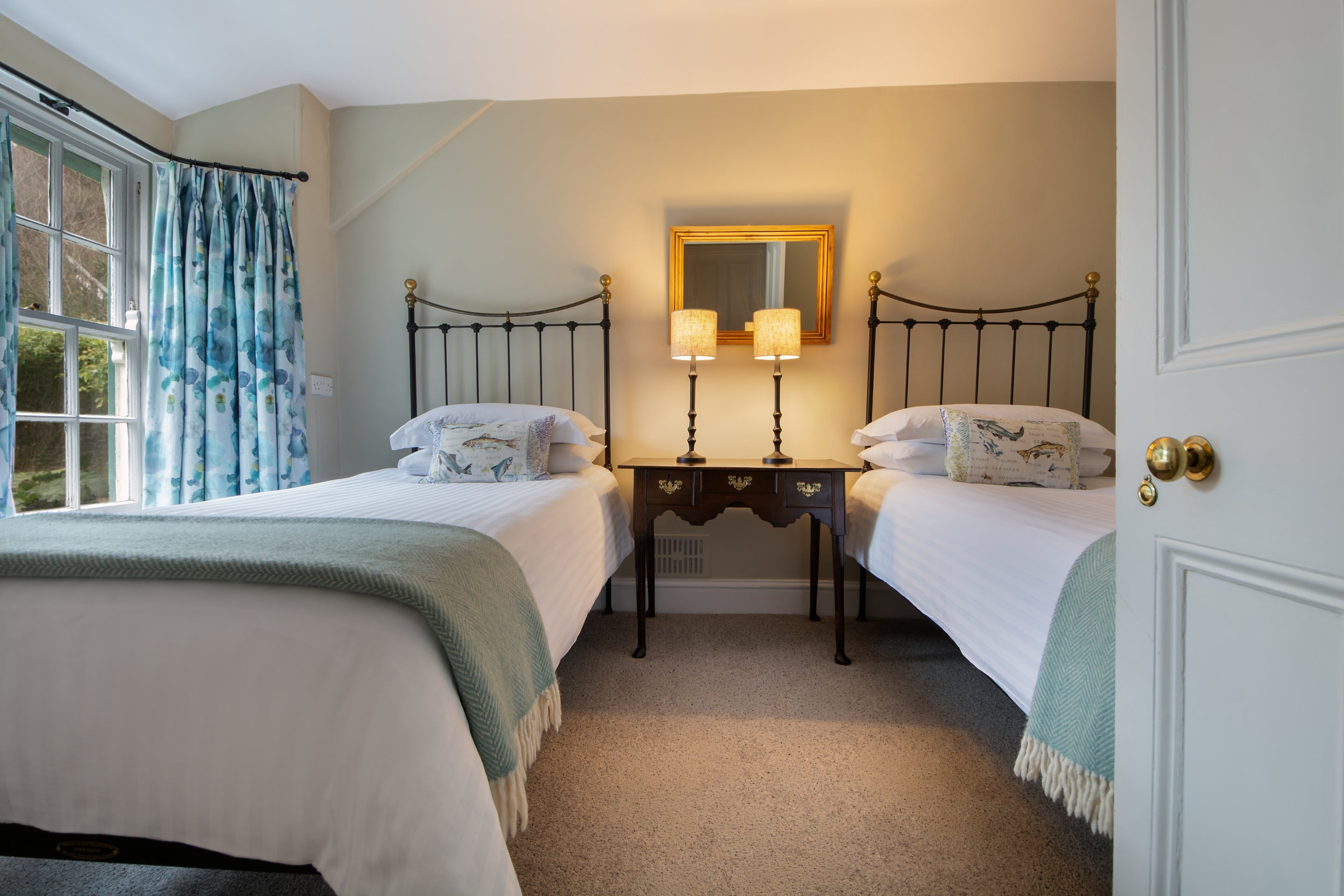 The twin bedroom at Harbour View, Cornwall