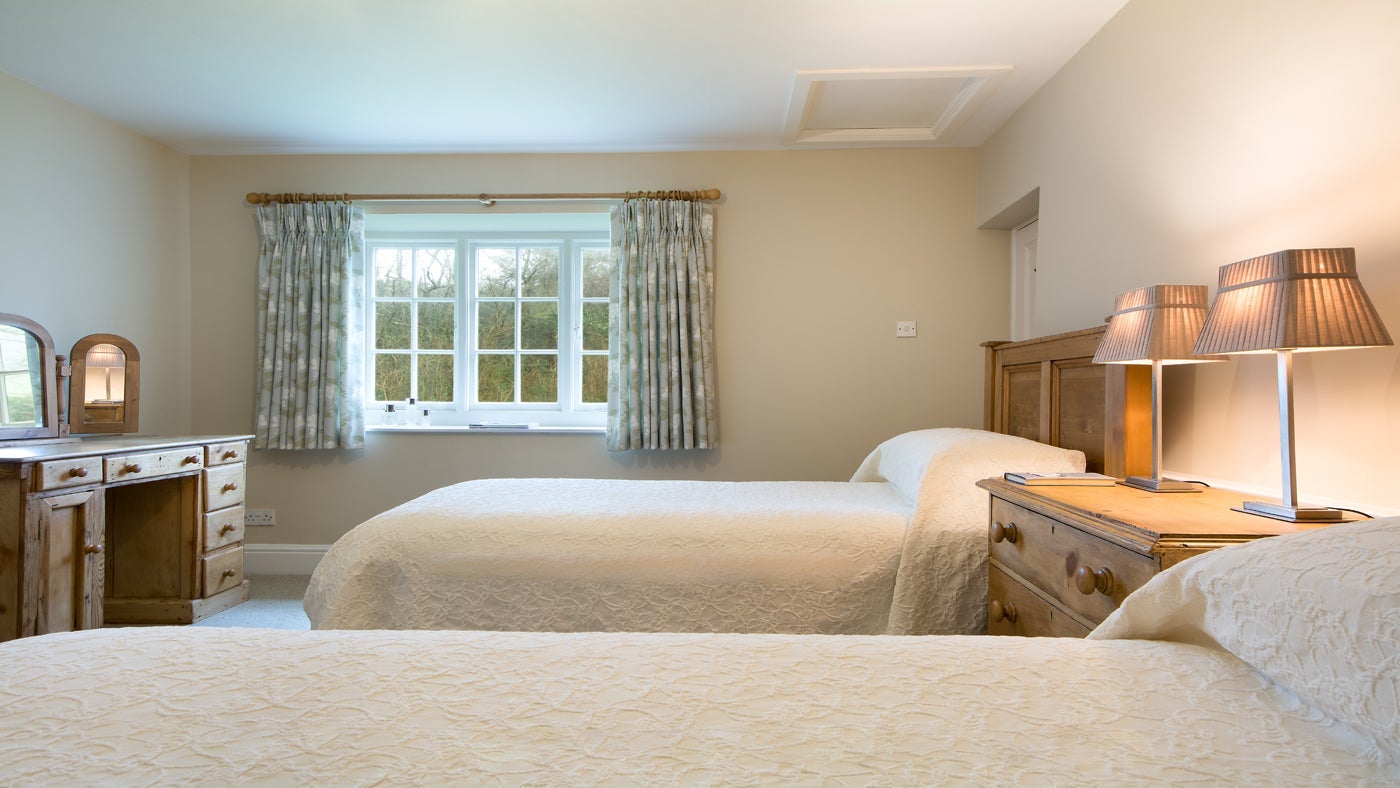 The twin bedroom at Hayloft, Roseland, Cornwall