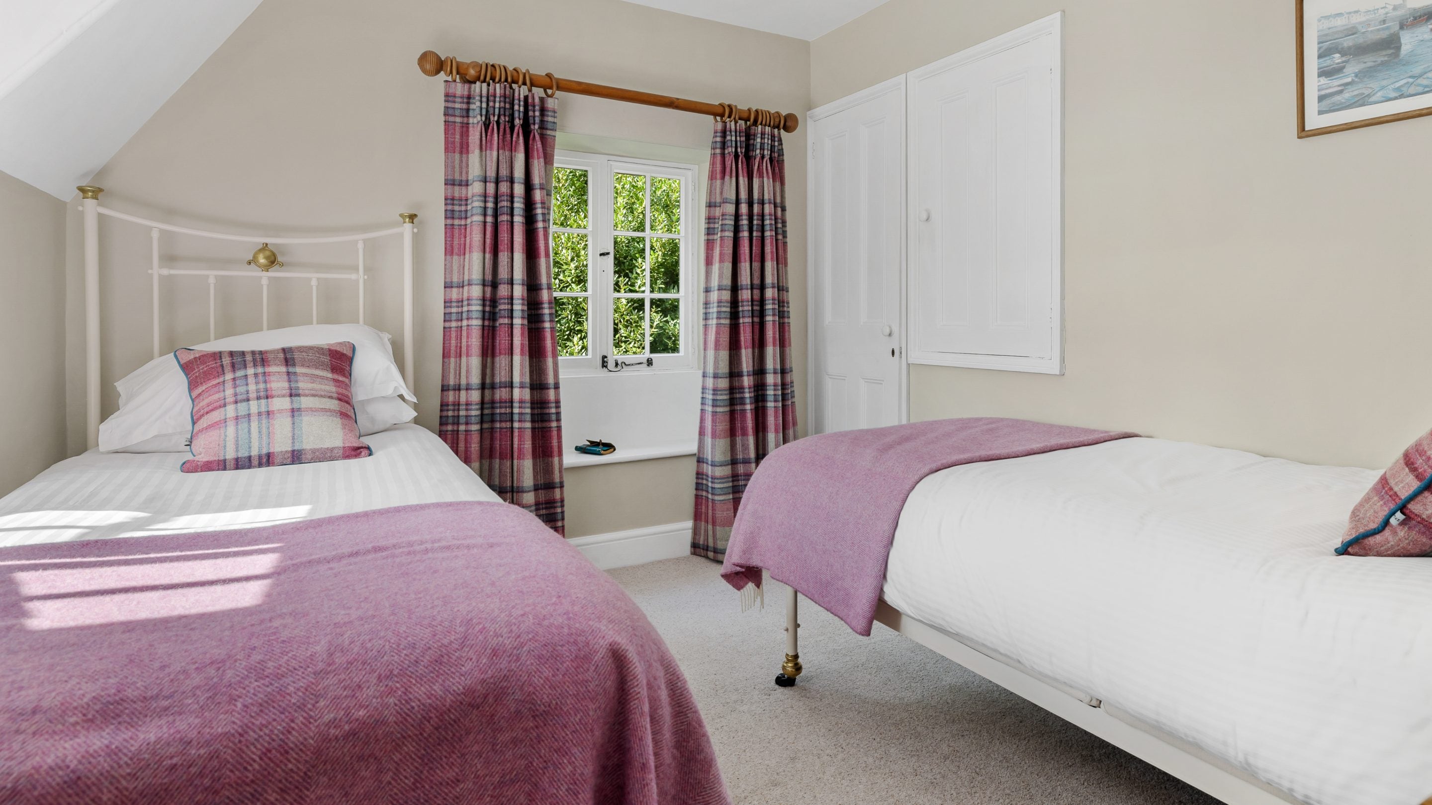 The twin bedroom at Helston Lodge, Cornwall
