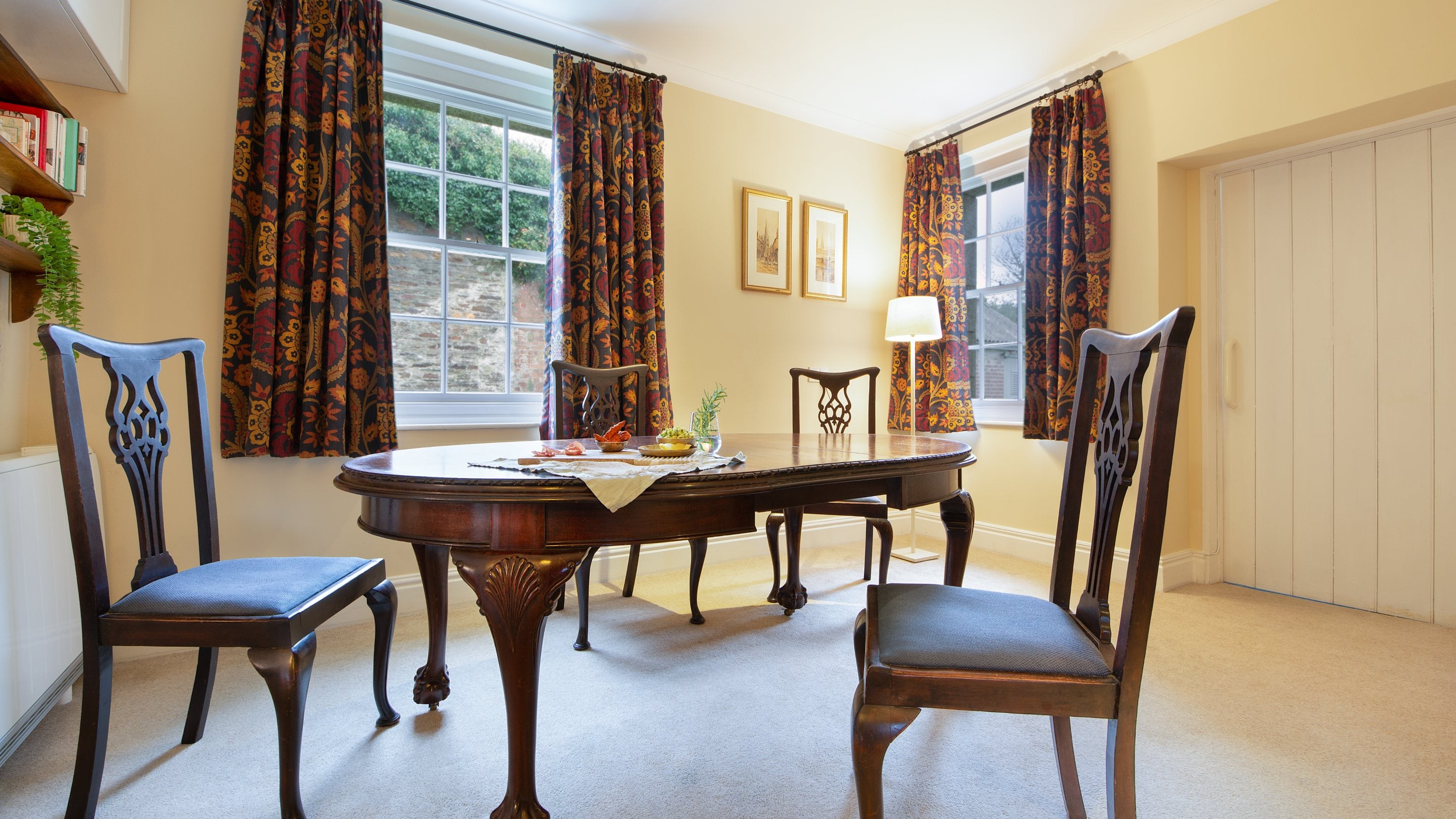 The open-plan sitting and dining room at The Major's Quarter, Cornwall