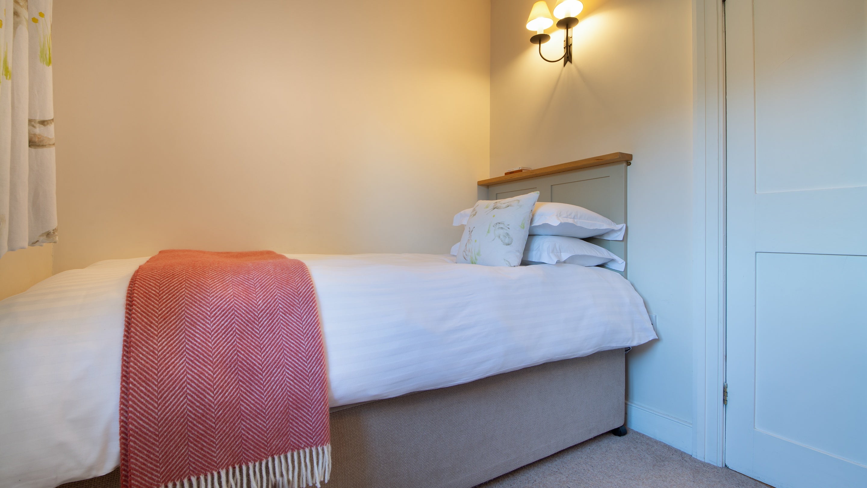 One of the beds in the twin bedroom at Malt House, Cornwall