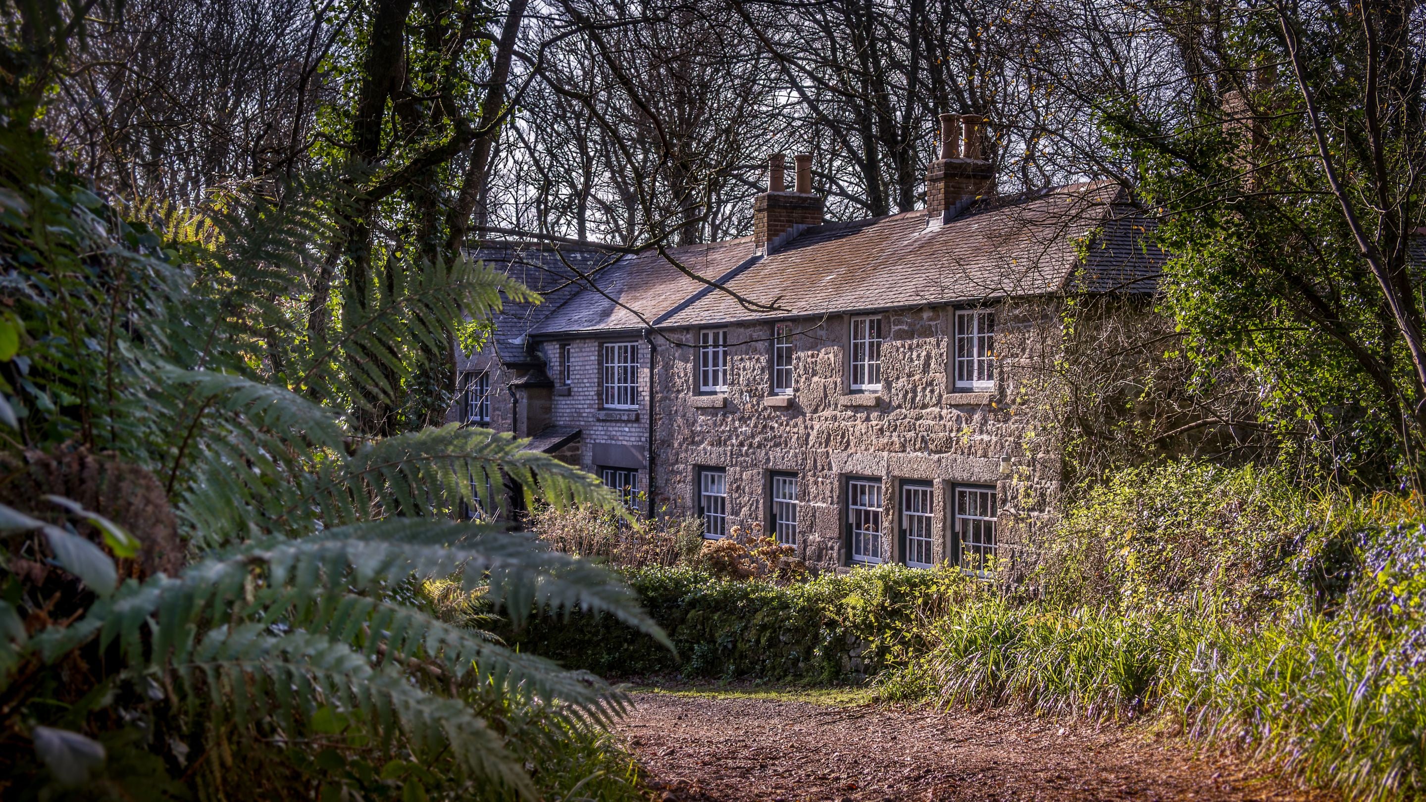 The exterior of Nanceglos House, Cornwall