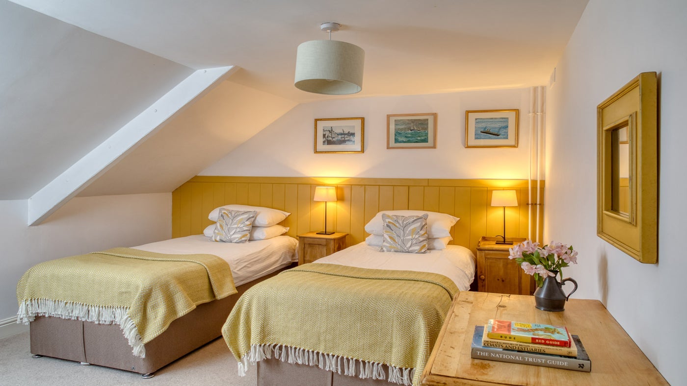 The twin bedroom at Overhaven, Polzeath, Cornwall