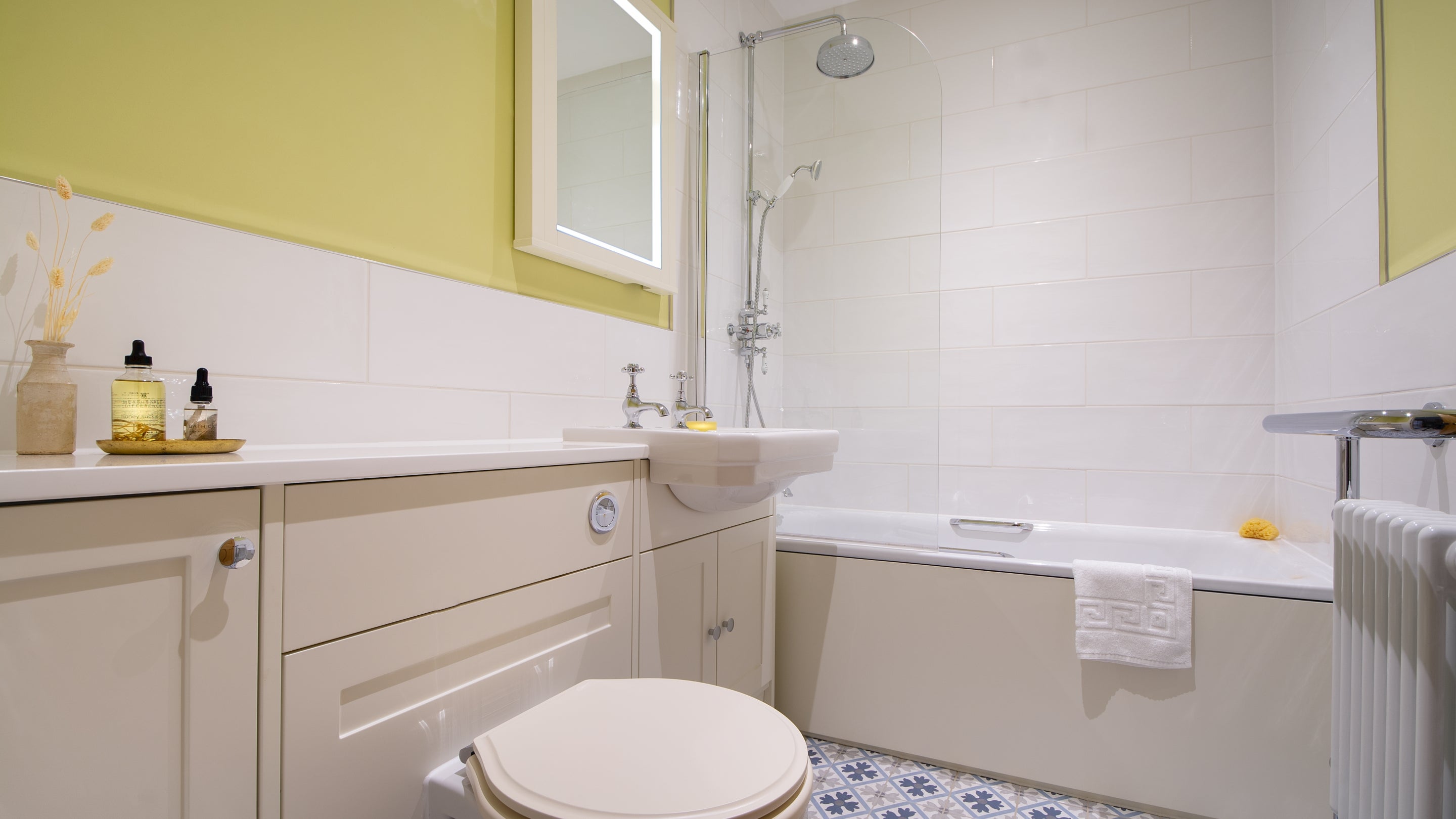The en-suite bathroom to the first double bedroom at Pentire Head Farmhouse, Cornwall