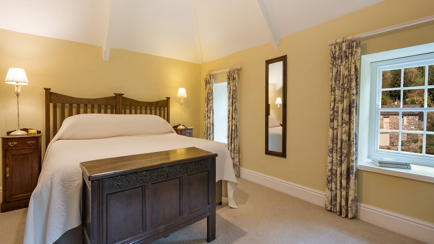 The double bedroom at Pont Pill Farm House, Pont Pill, Cornwall