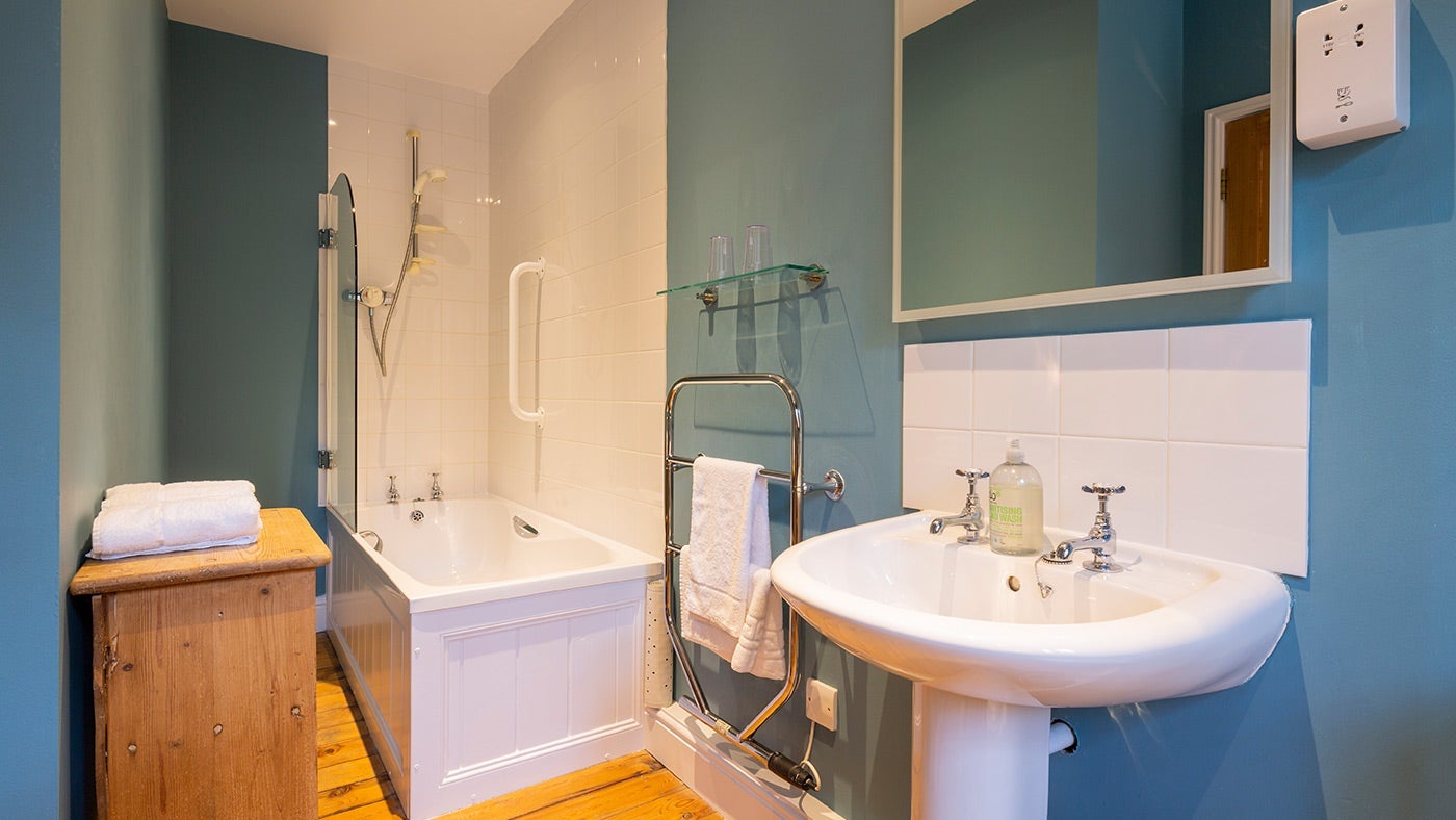 The second en-suite at Powders, Helston, Cornwall