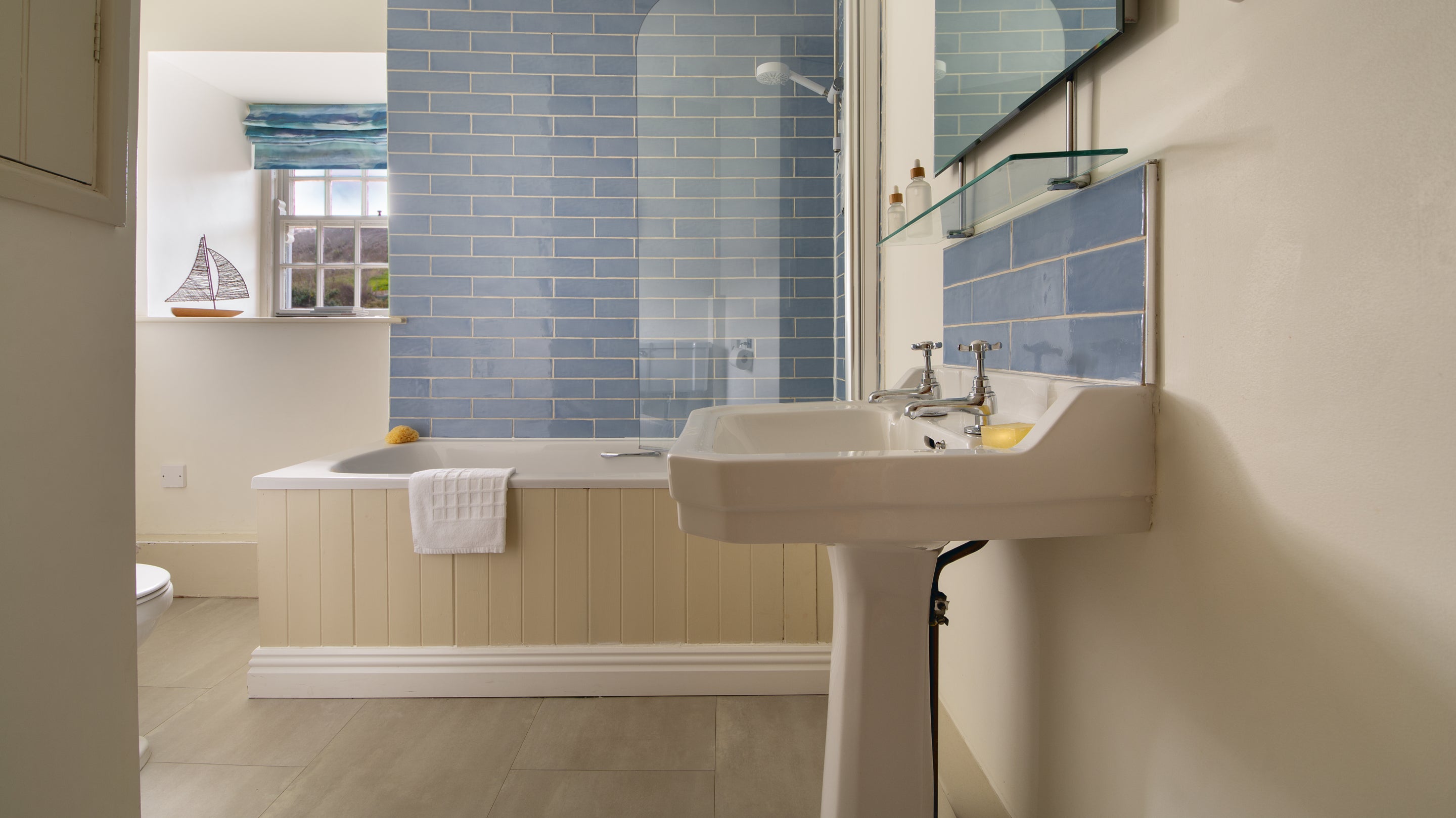 The bathroom at Quin Cottage, Cornwall