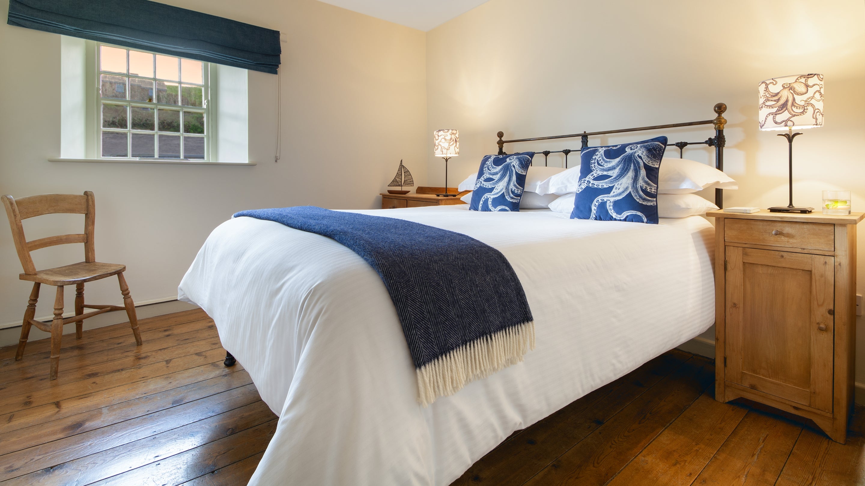 The double bedroom at Quin Cottage, Cornwall