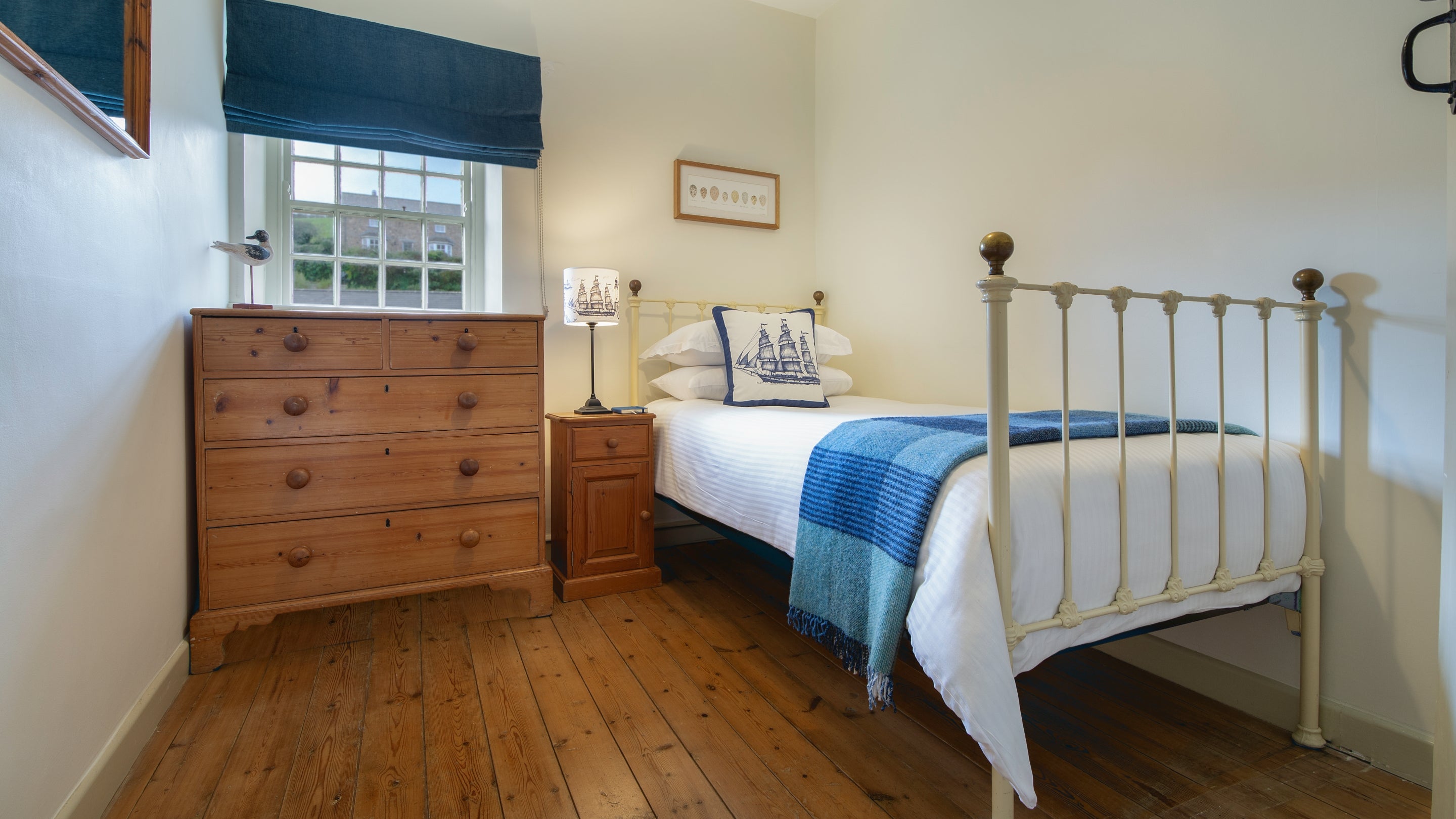 The single bedroom at Quin Cottage, Cornwall
