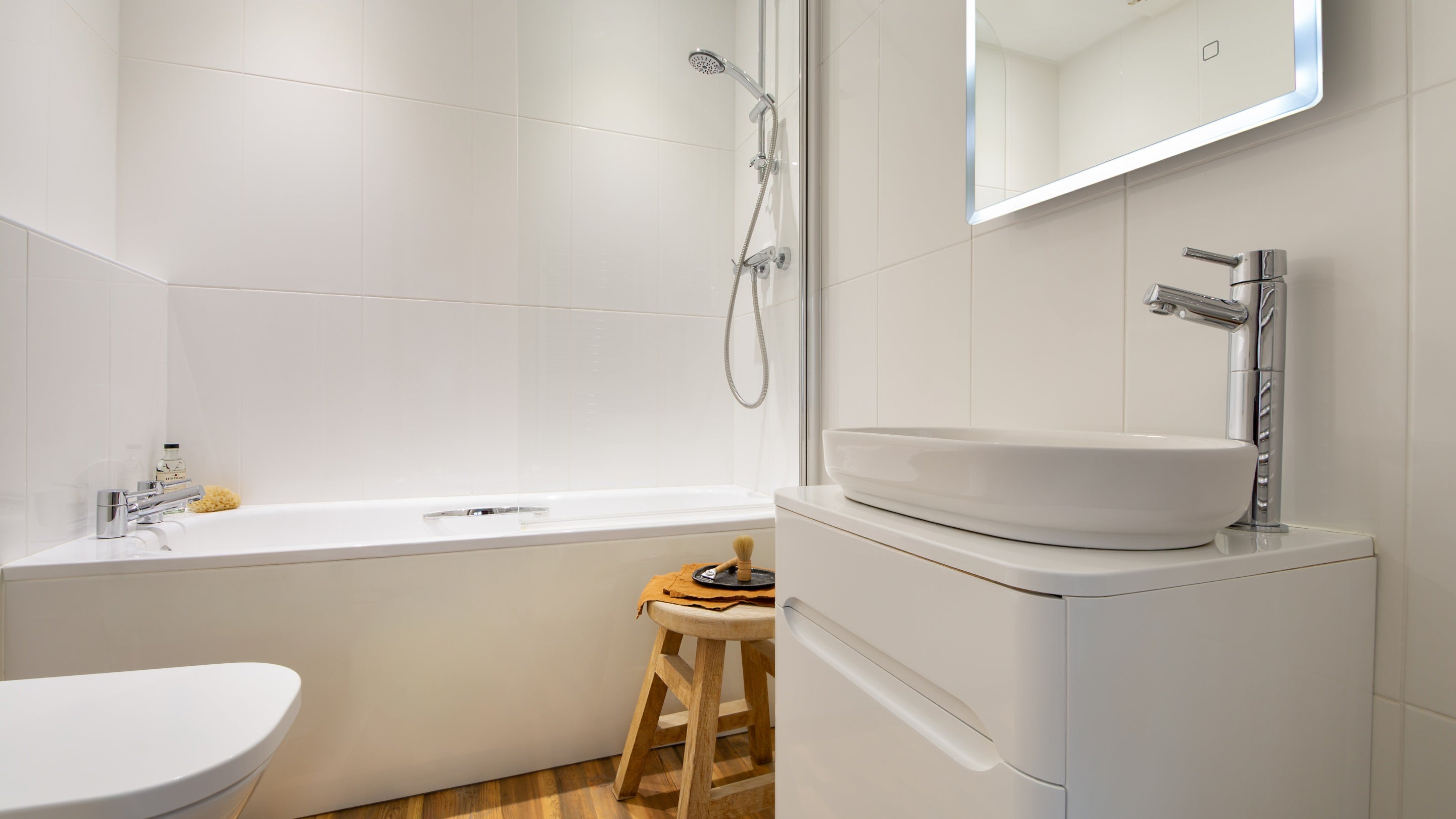 The bathroom with shower over bath at Roseland Porth Barn, Cornwall