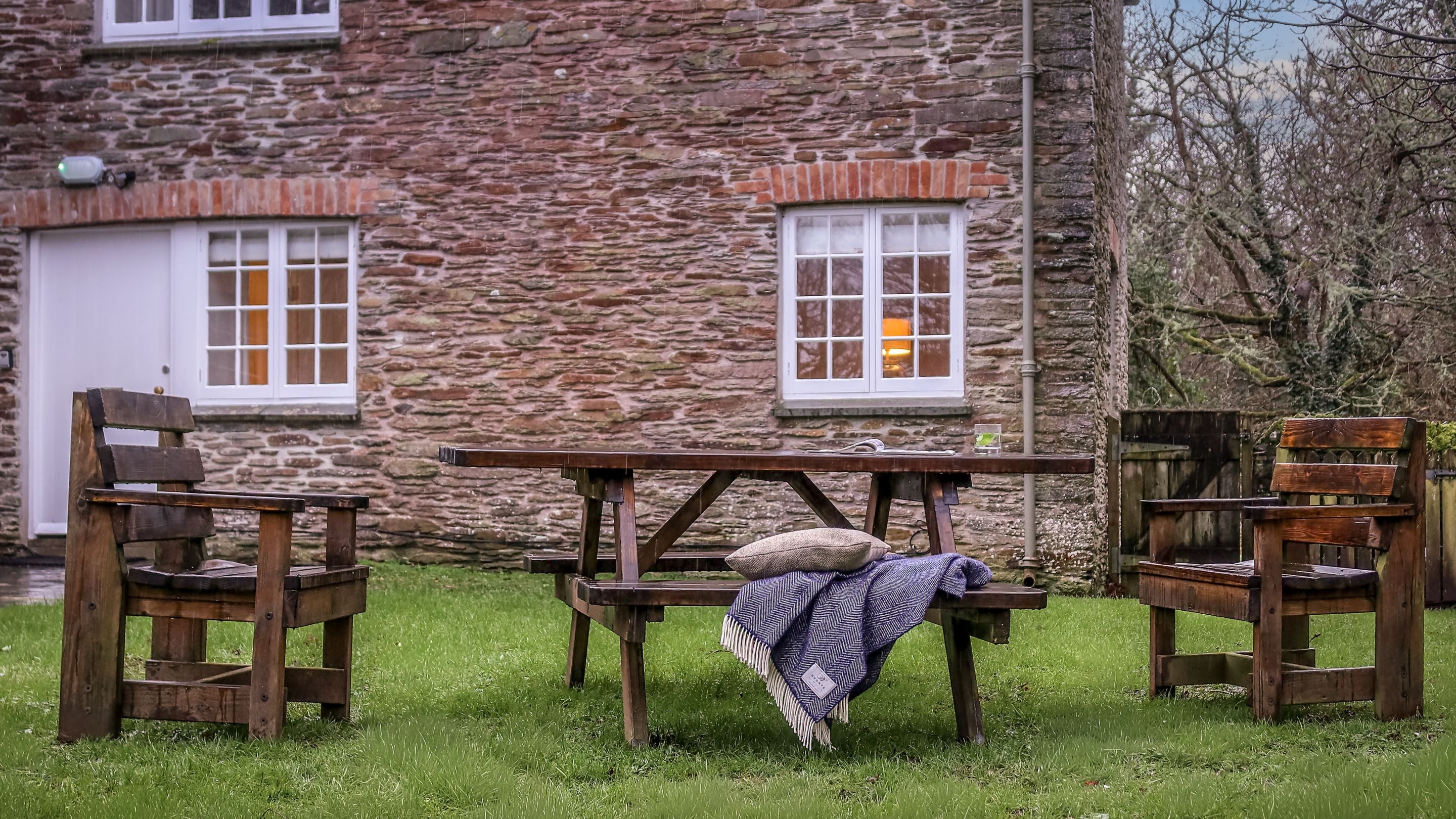 The picnic table and chairs on the lawn at Roseland Porth Barn, Cornwall