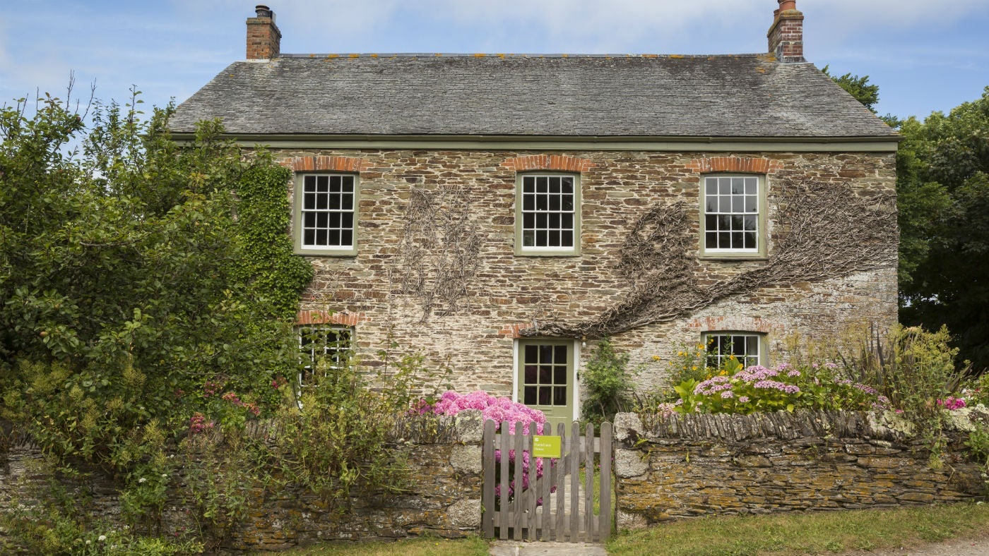 The exterior of Porth Farm House and Towan Cottage, Roseland, Cornwall