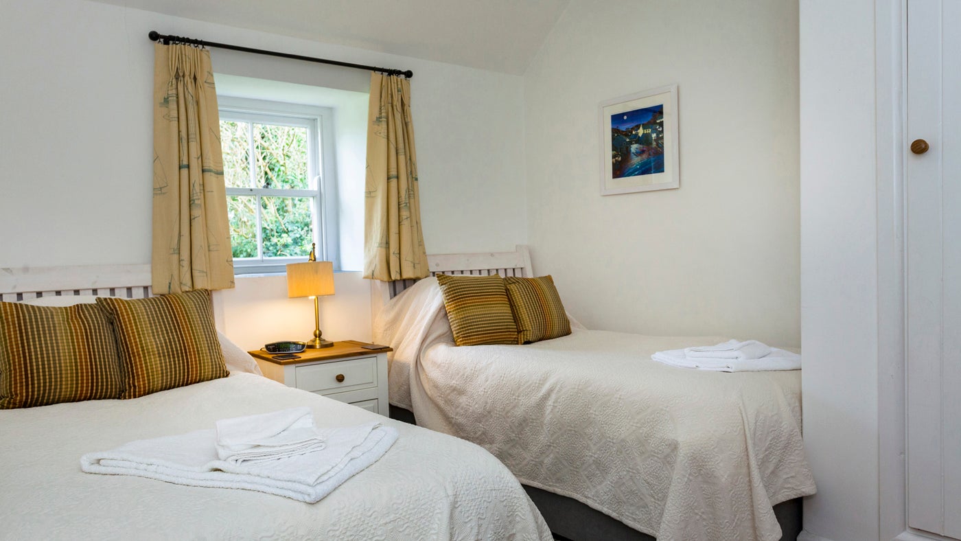 The twin bedroom at Serpentine, Cornwall