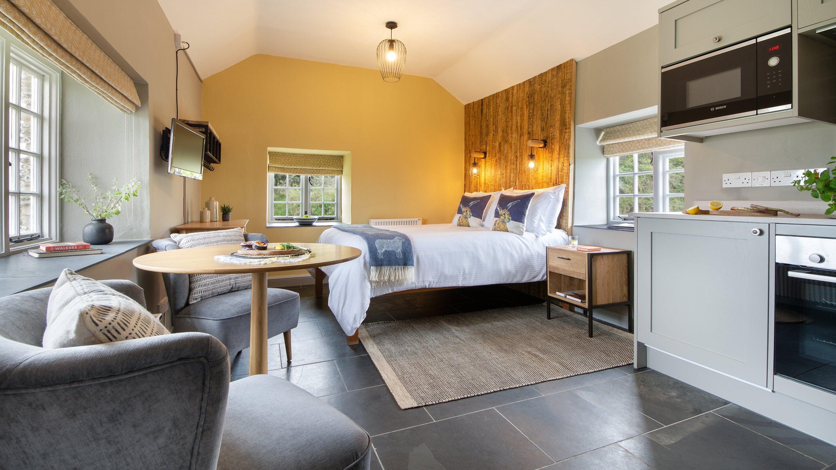 The open-plan living space at Skipper's Cabin, Cornwall