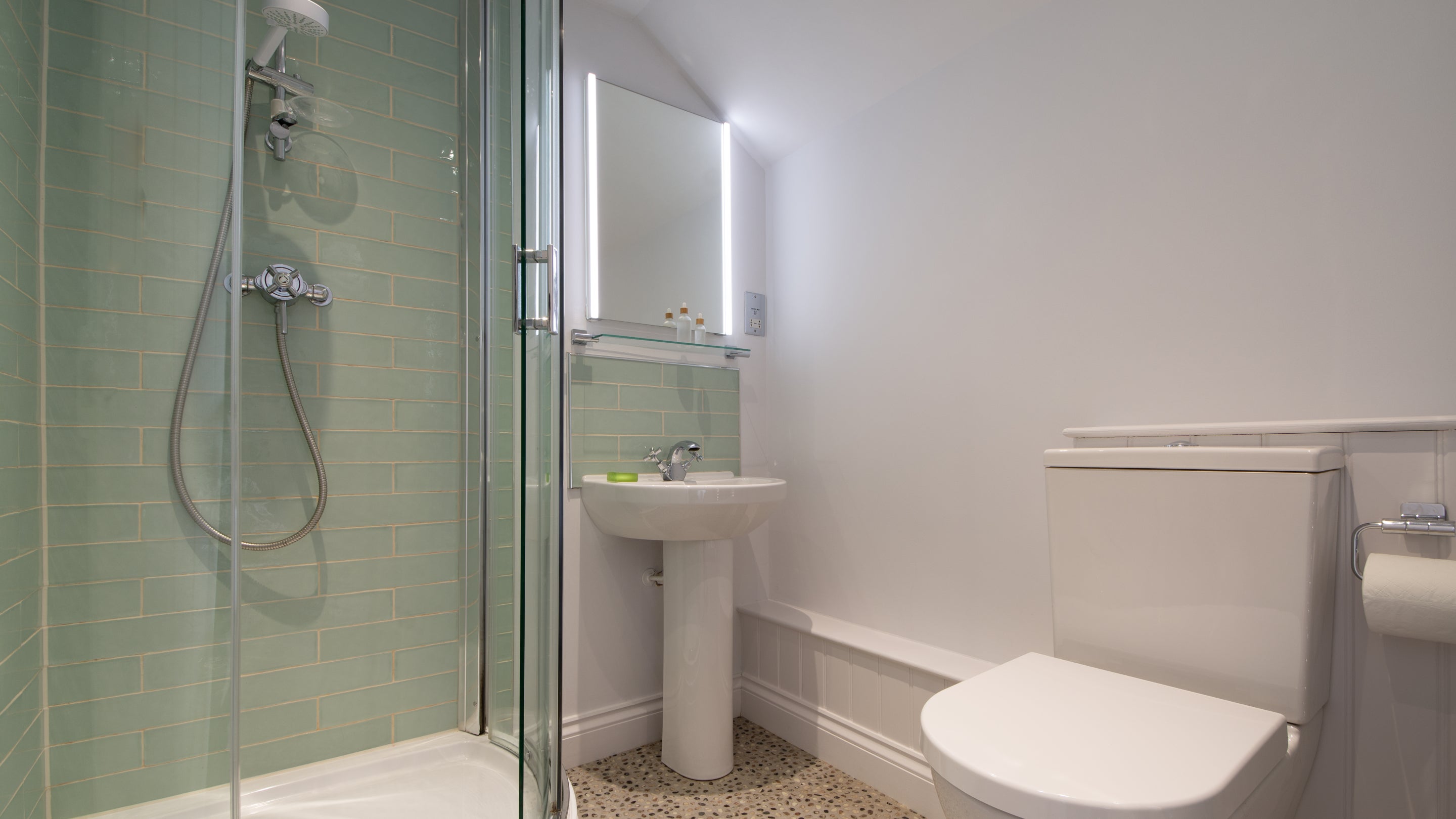 The en suite shower room at Stepper View, Cornwall