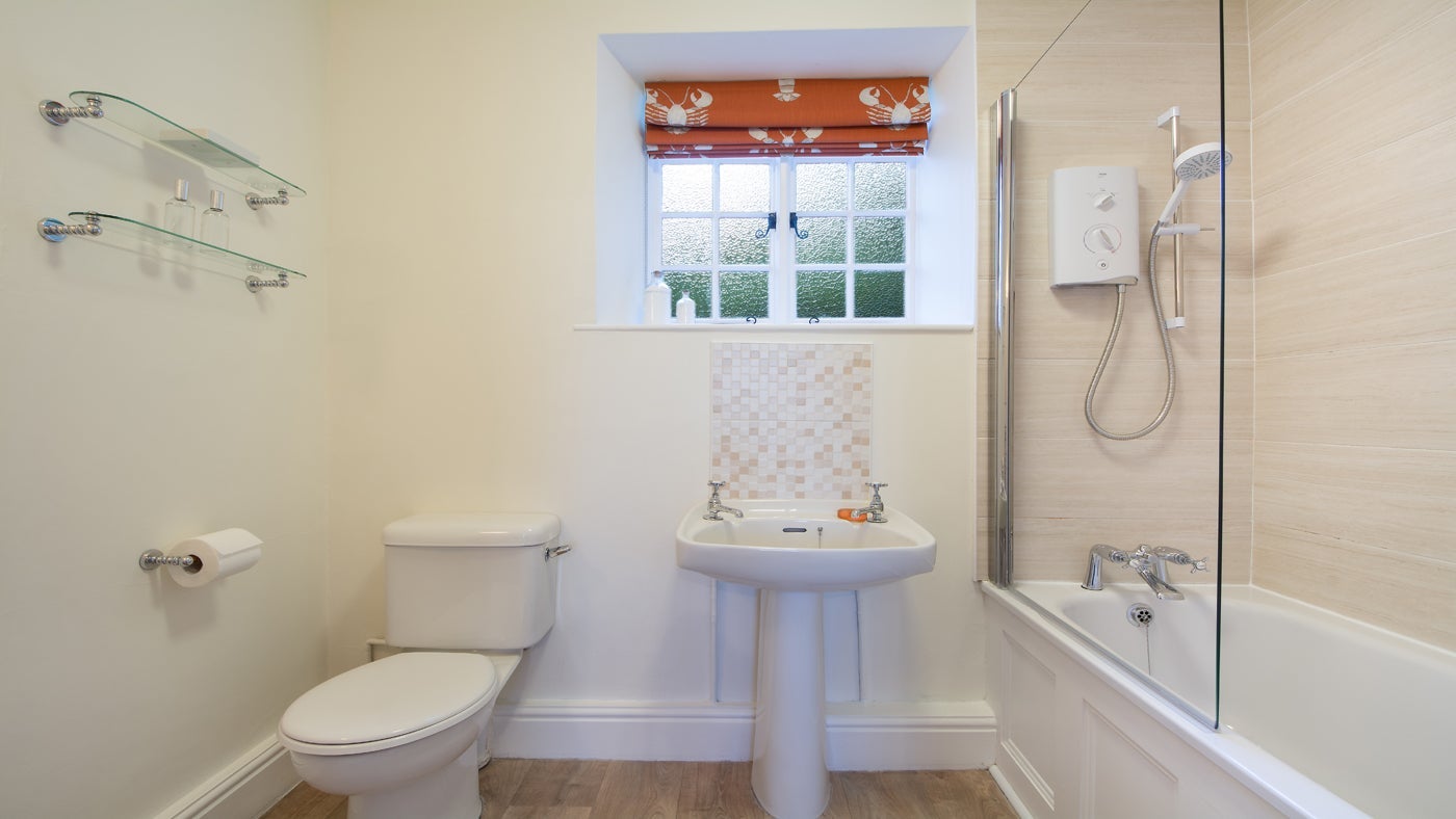 The en-suite bathroom at Tiffy's, St Anthony Head, Cornwall