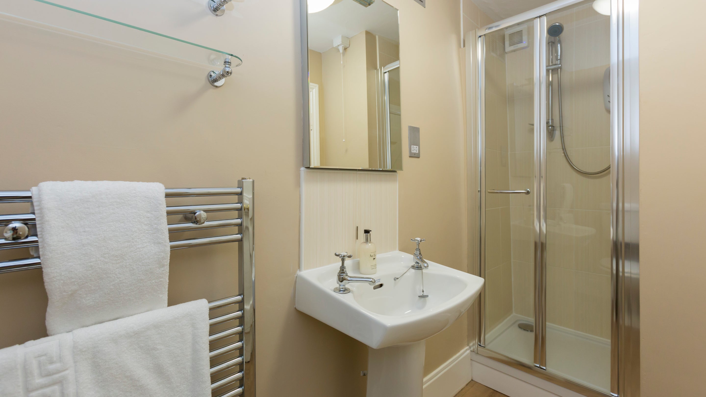 The en-suite shower room at Tippett's, Cornwall