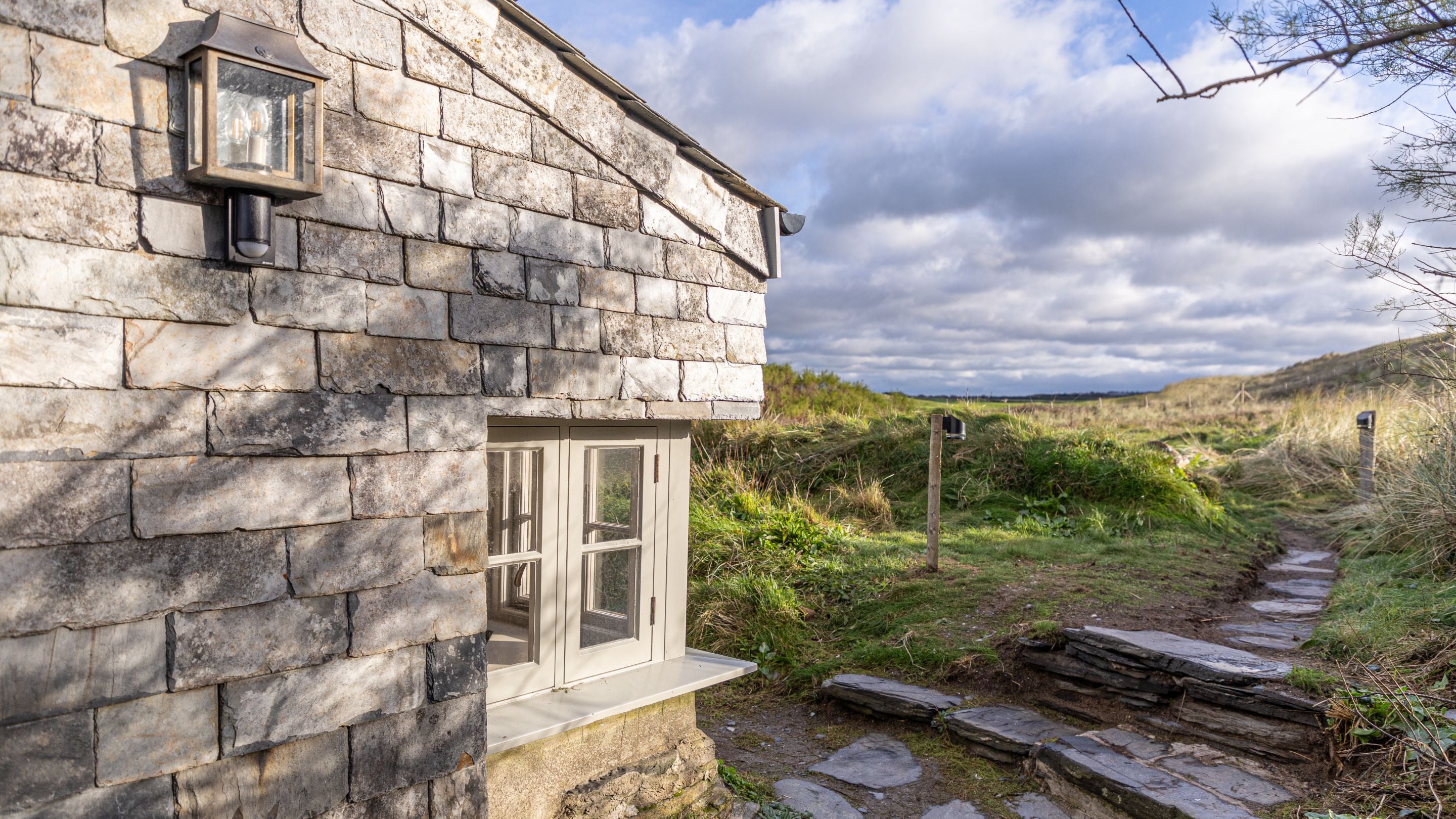 The path and steps down from the parking space to Tom Parsons' Hut, Cornwall