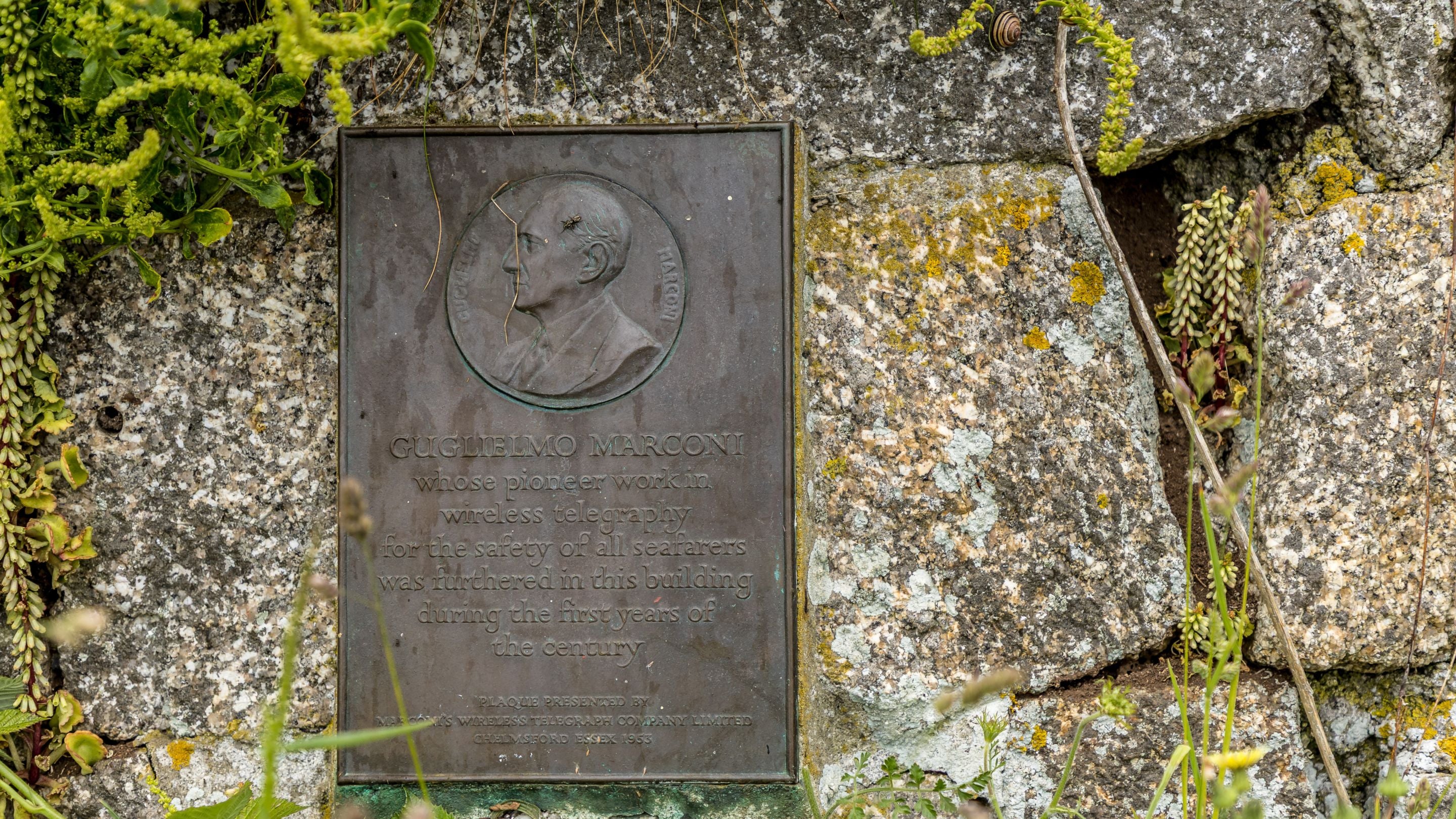 Plaque celebrating Guglielmo Marconi at Wireless Cottage, Cornwall