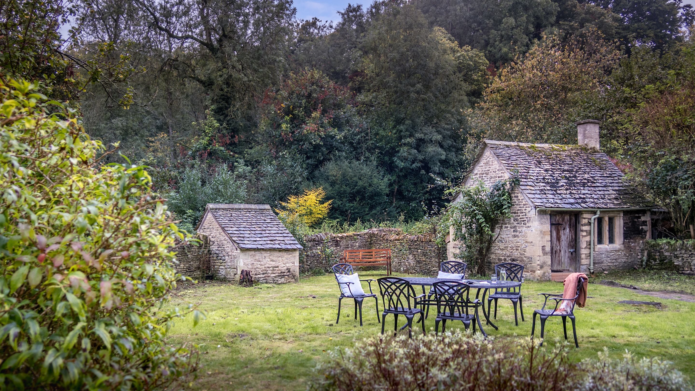The garden with lawn and outdoor dining furniture at 1 Arlington Row, Gloucestershire