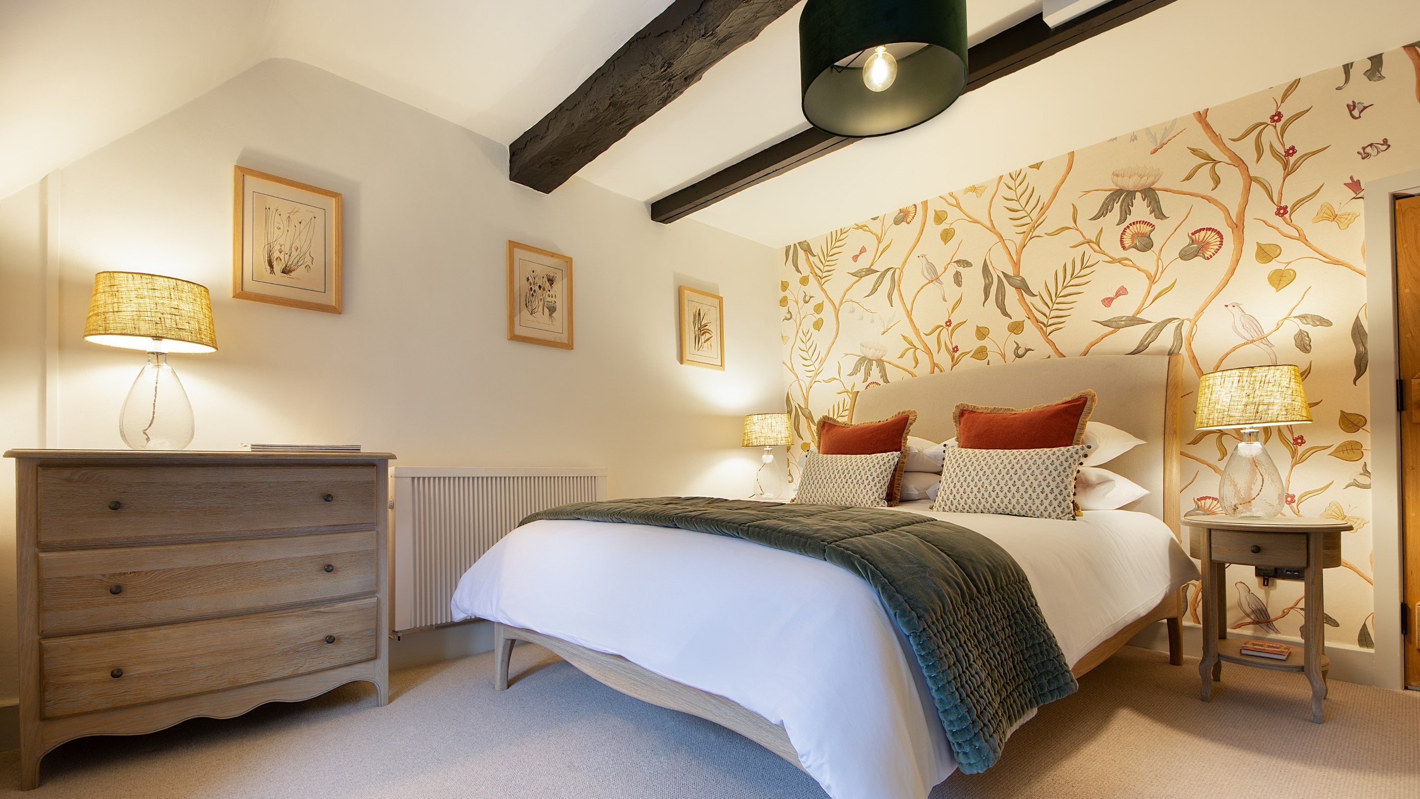 The king-size bedroom on the first floor of 1 Arlington Row, Gloucestershire