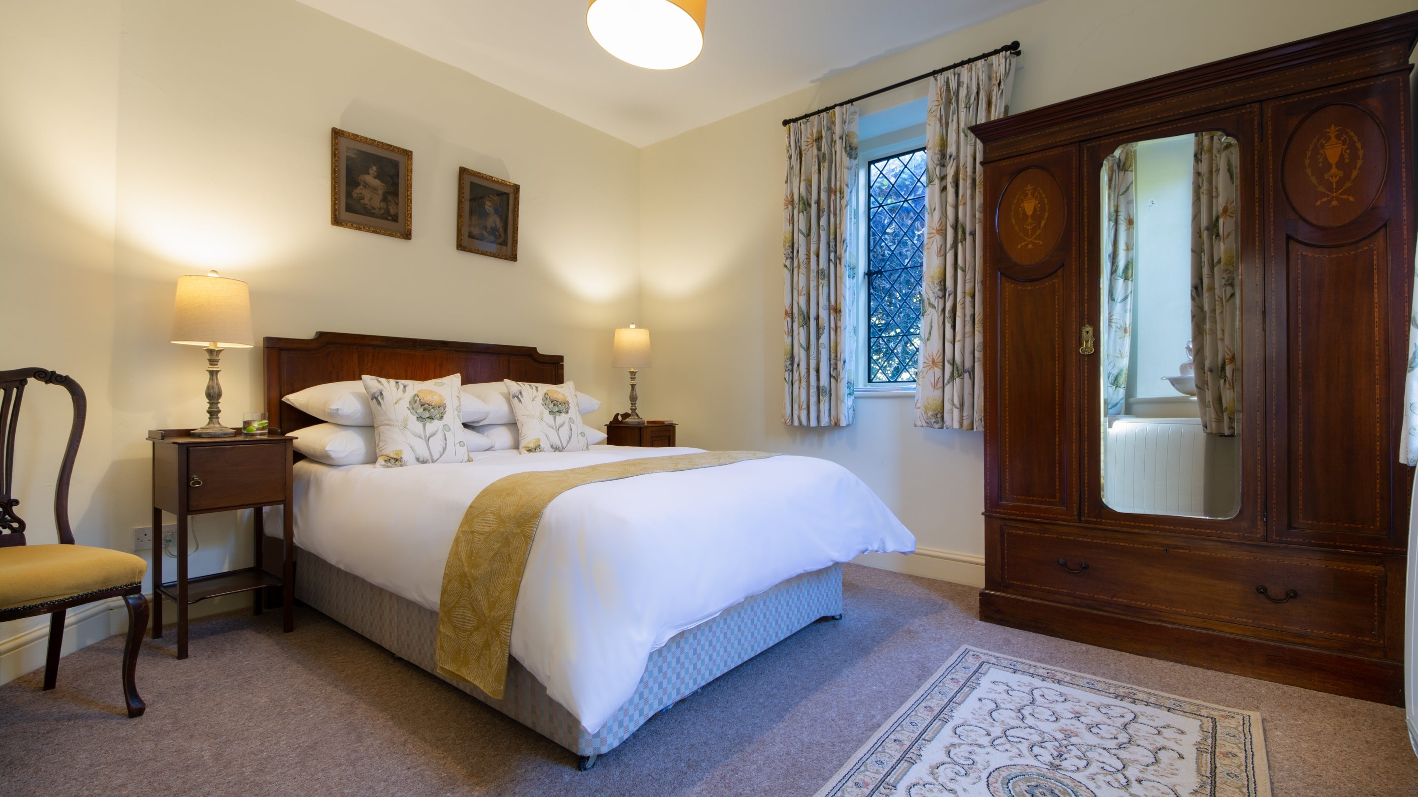 The double bedroom at Deer Park Lodge, Gloucestershire