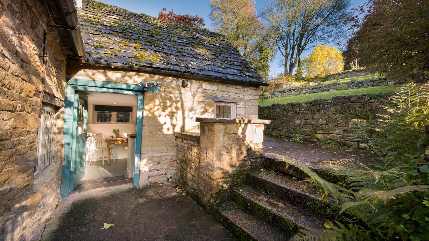 The pretty exterior and entrance of Diston's Cottage, Snowshill, Gloucestershire
