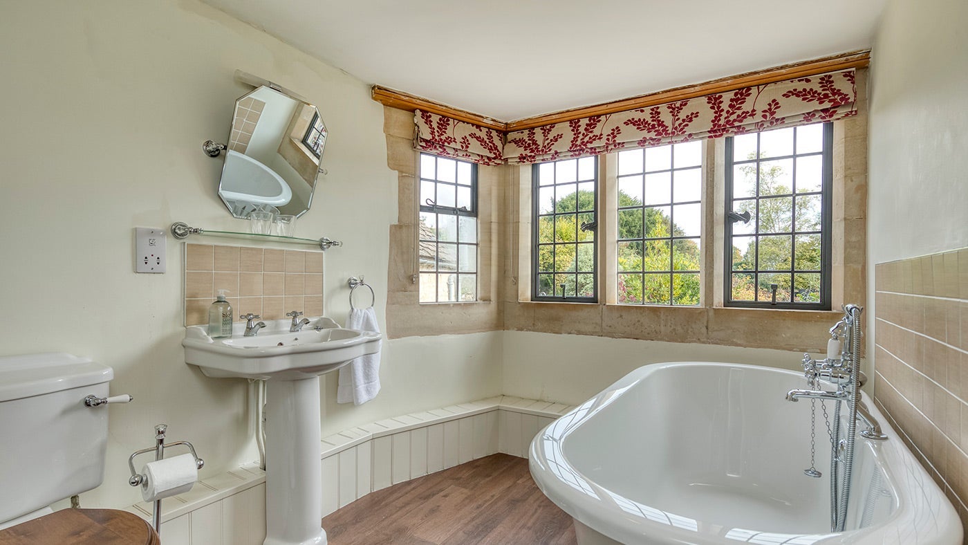 The bathroom at The Little Fleece, Painswick, Gloucestershire